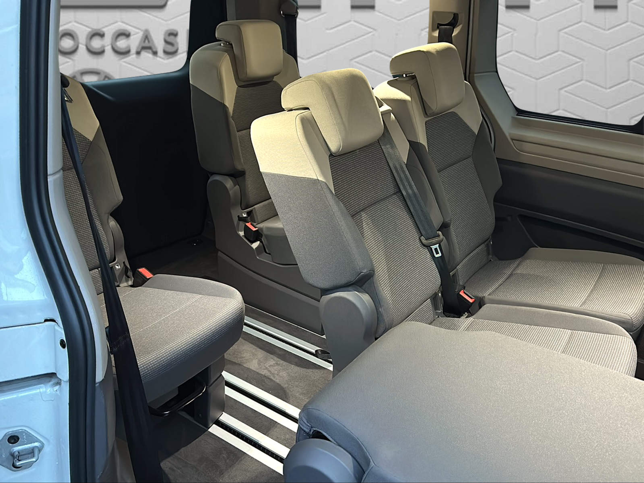 listing desktop thumbnail image 17