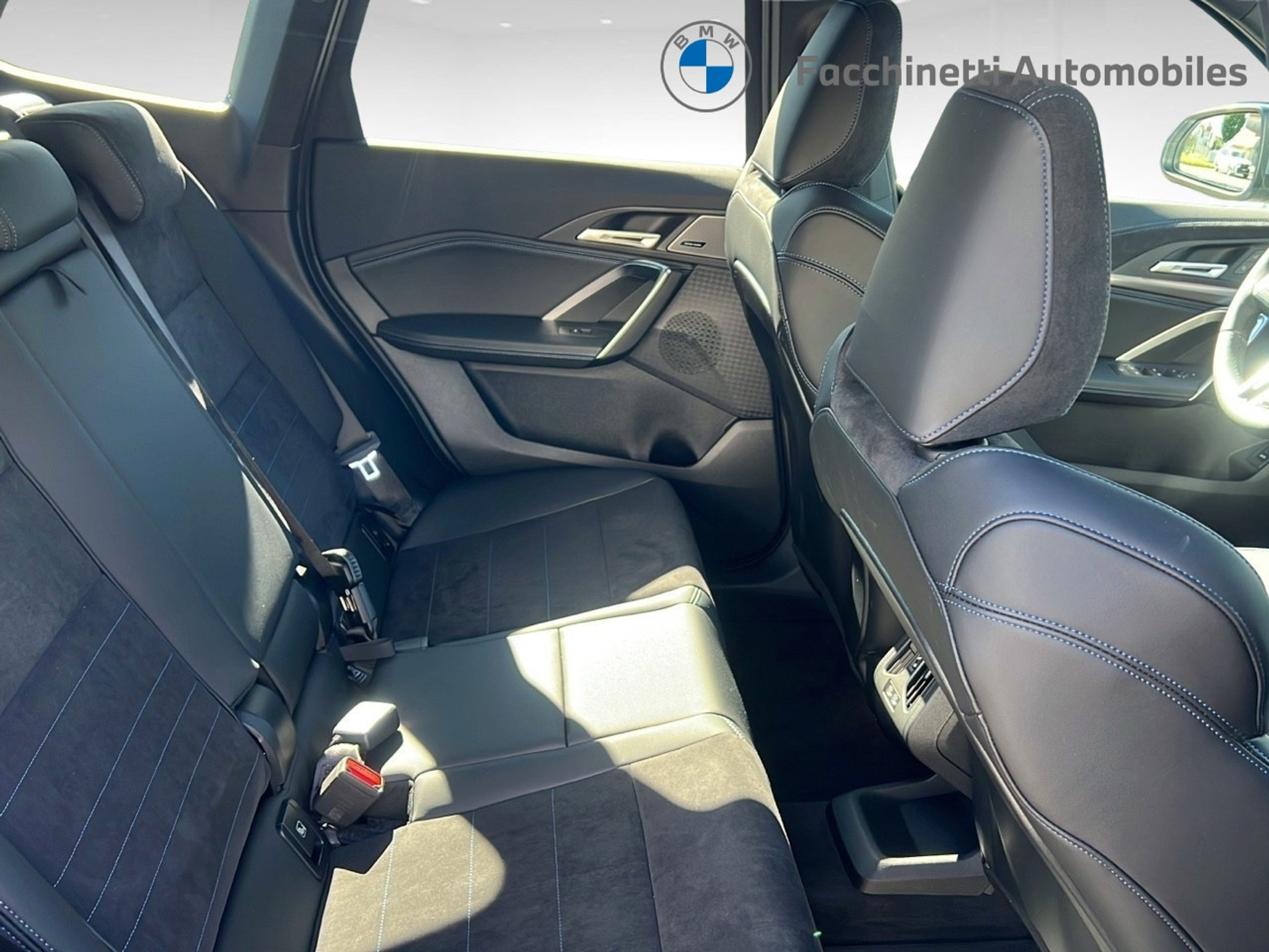 listing desktop thumbnail image 11