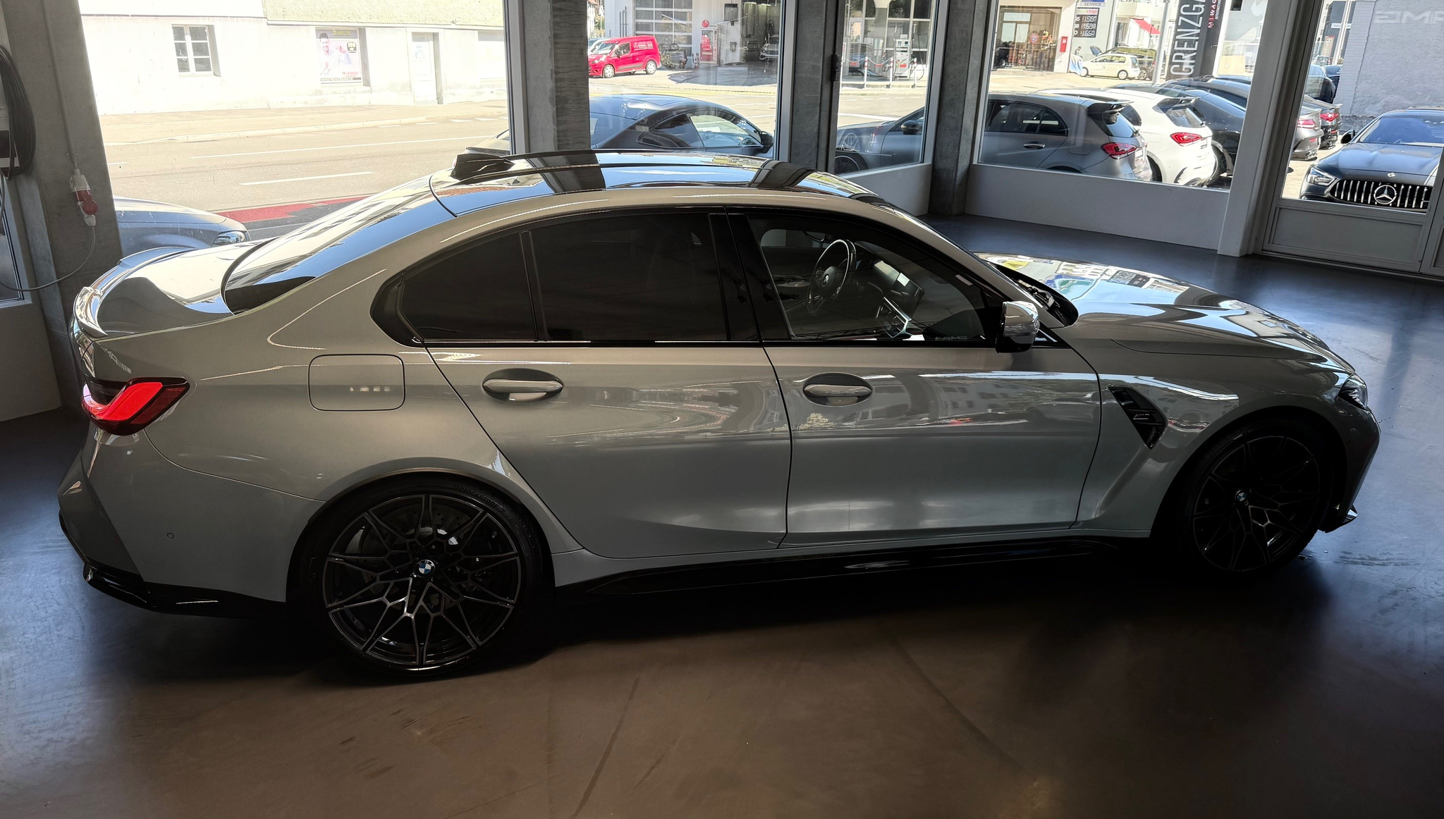 listing desktop thumbnail image 5