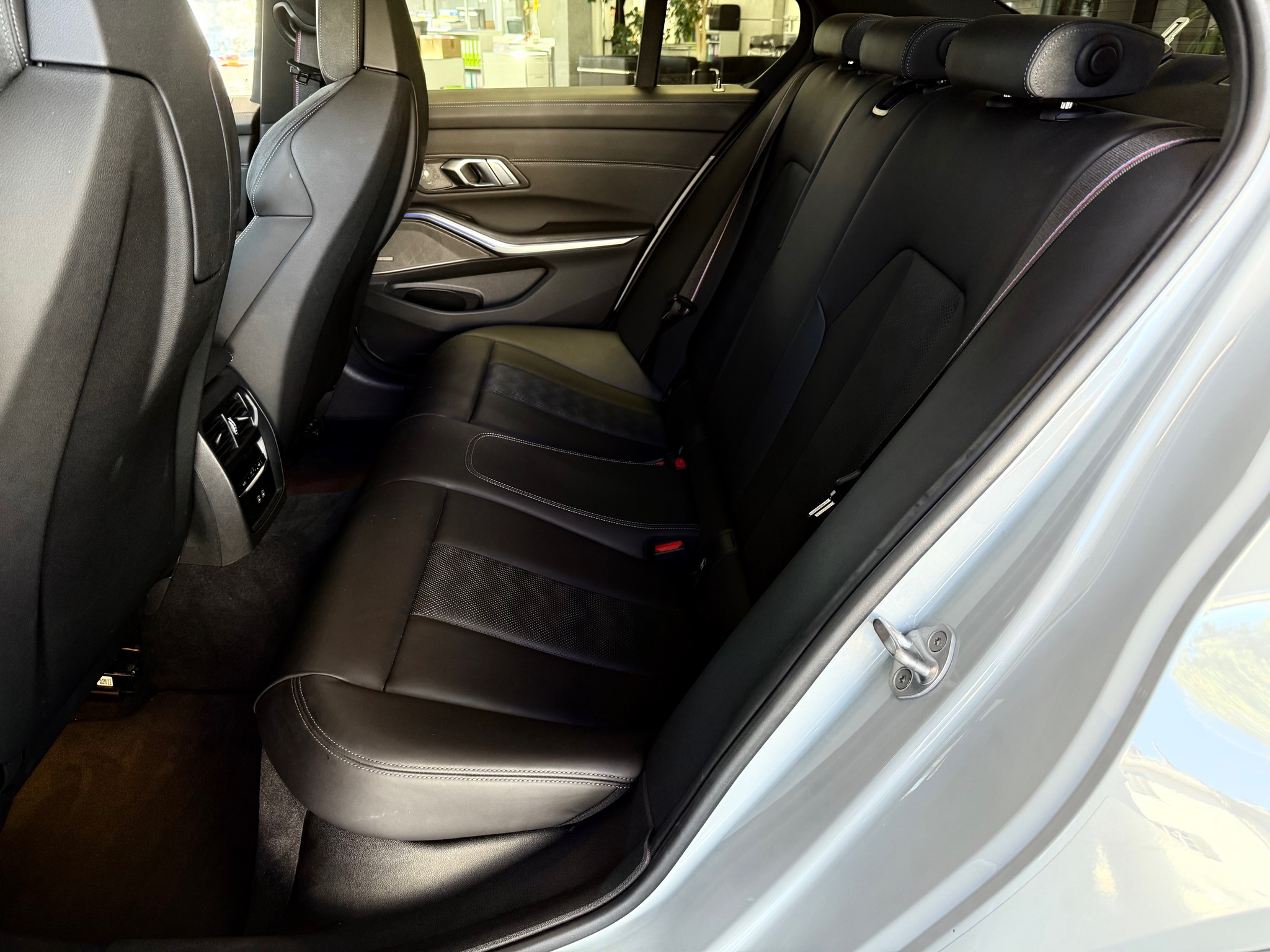 listing desktop thumbnail image 13