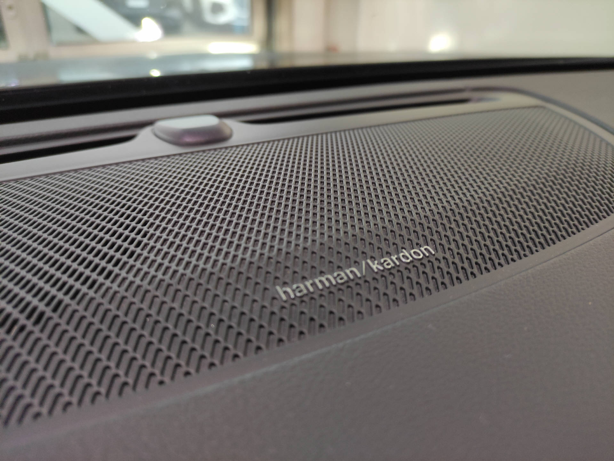 listing desktop thumbnail image 6