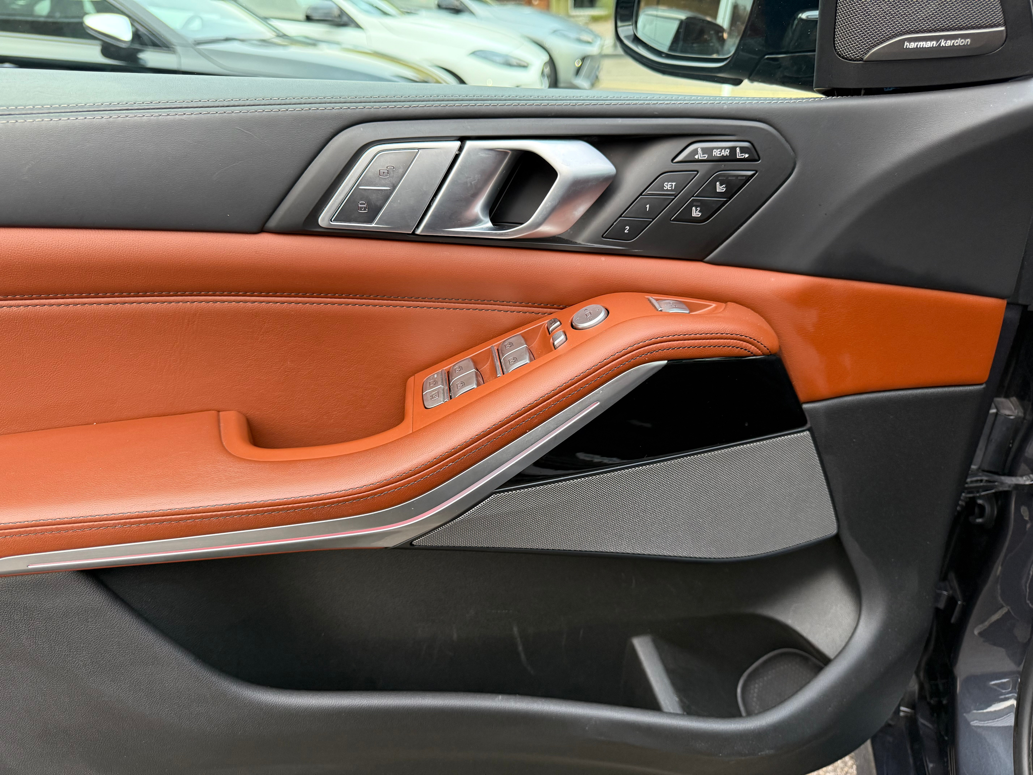 listing desktop thumbnail image 15