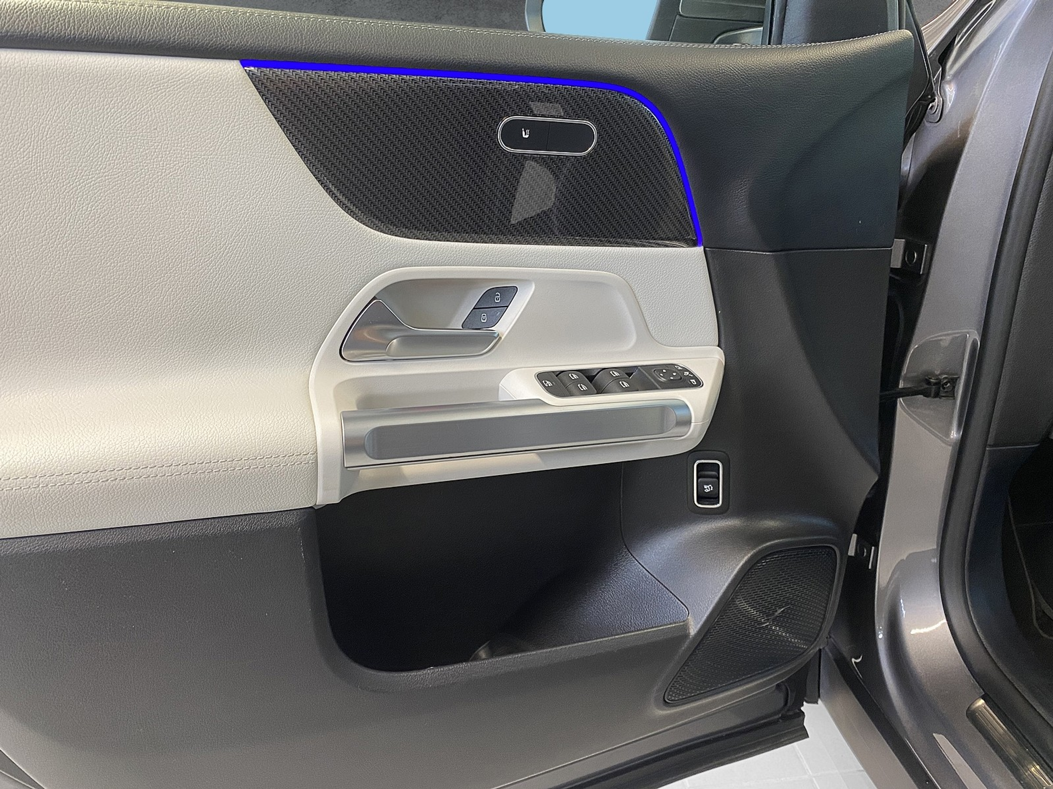 listing desktop thumbnail image 10