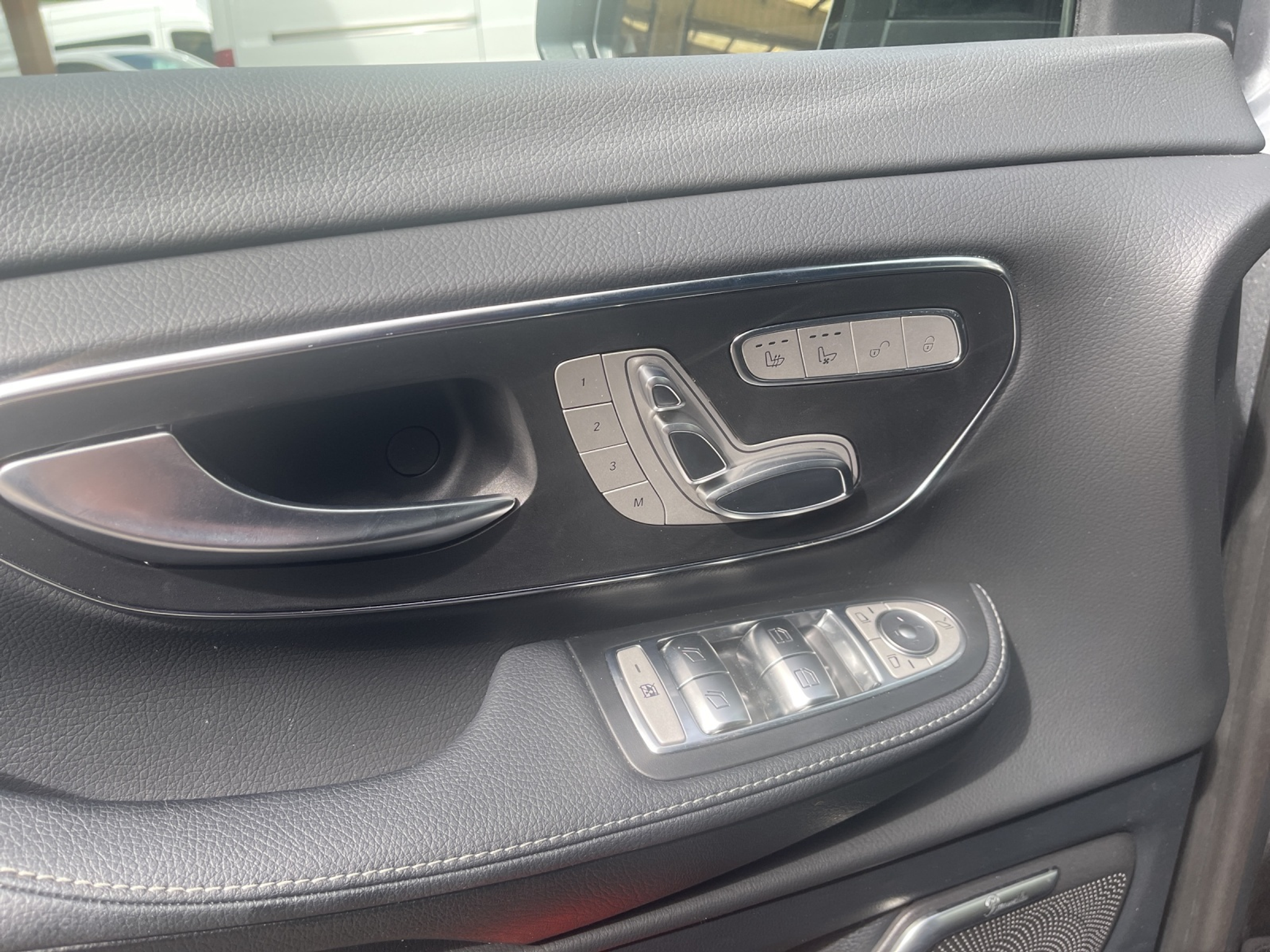 listing desktop thumbnail image 13