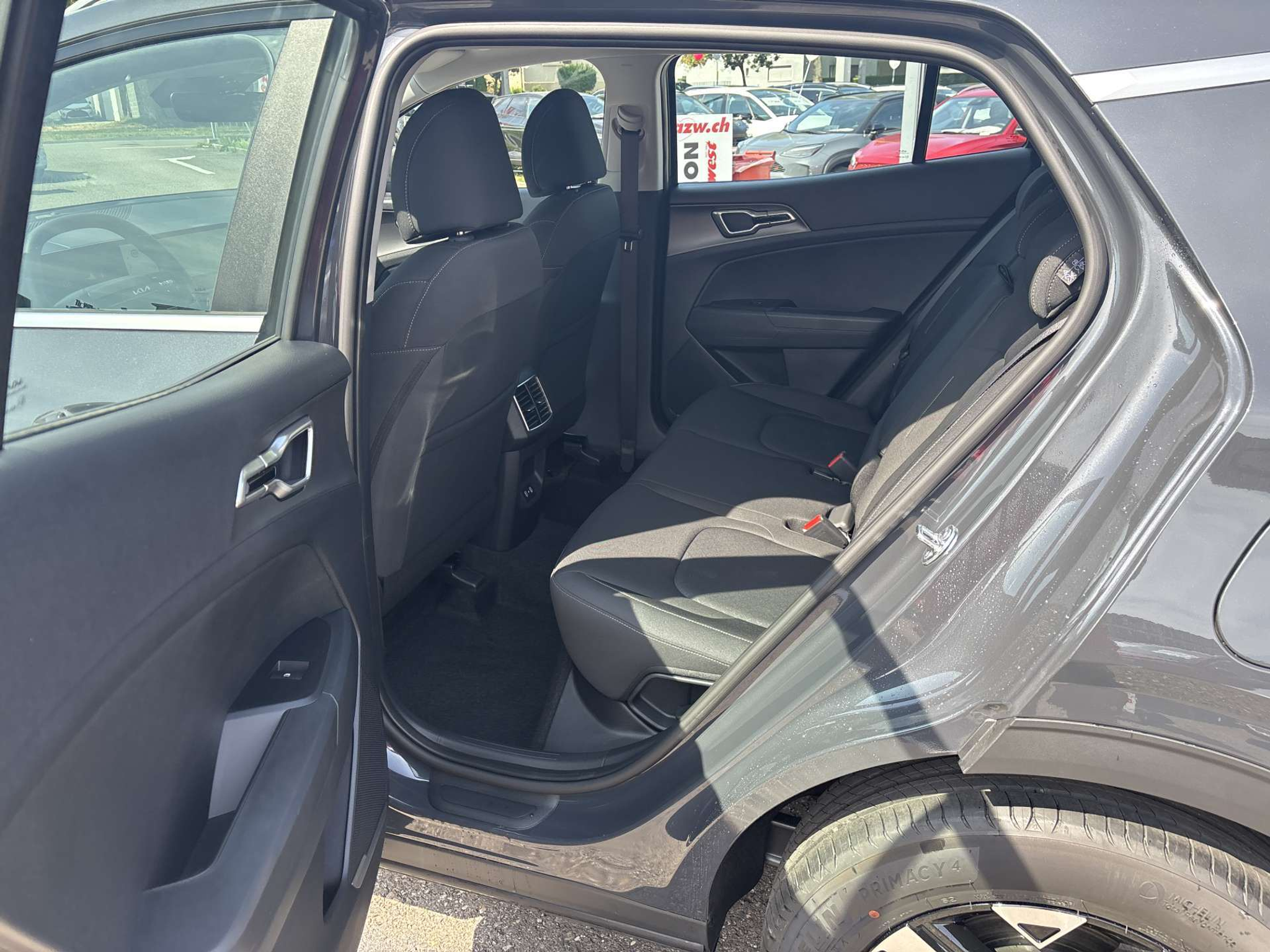 listing desktop thumbnail image 6