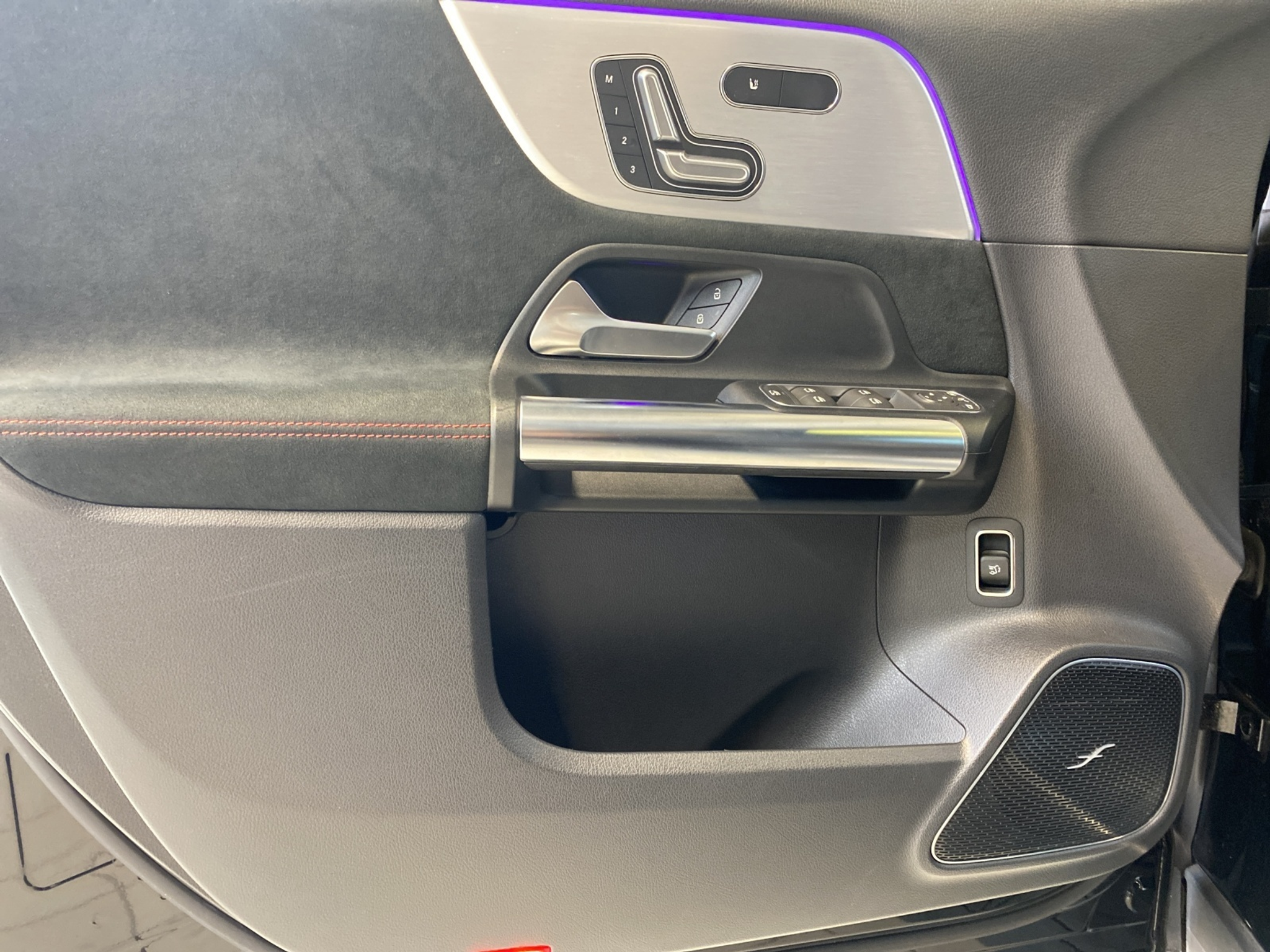 listing desktop thumbnail image 10