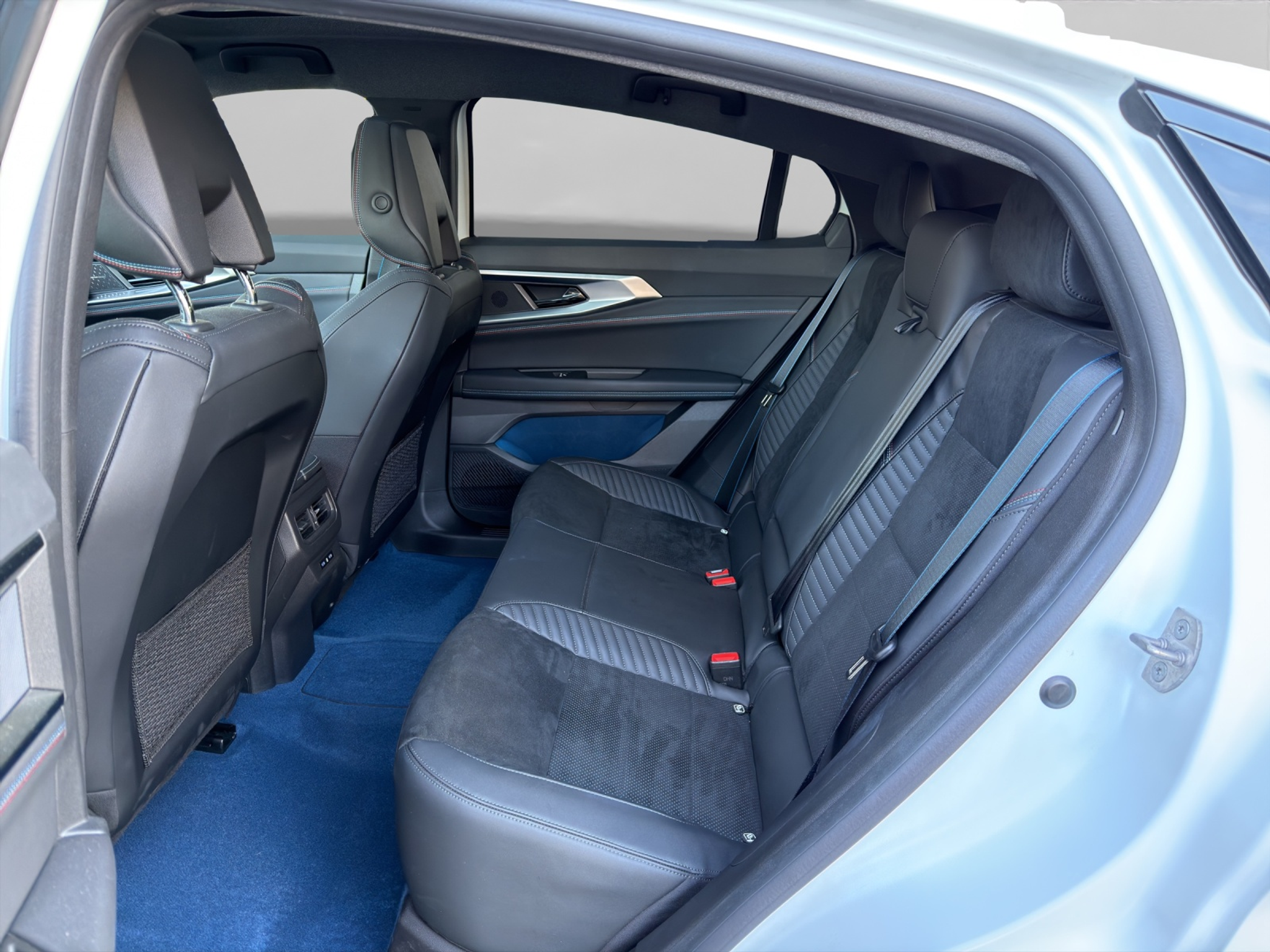 listing desktop thumbnail image 9