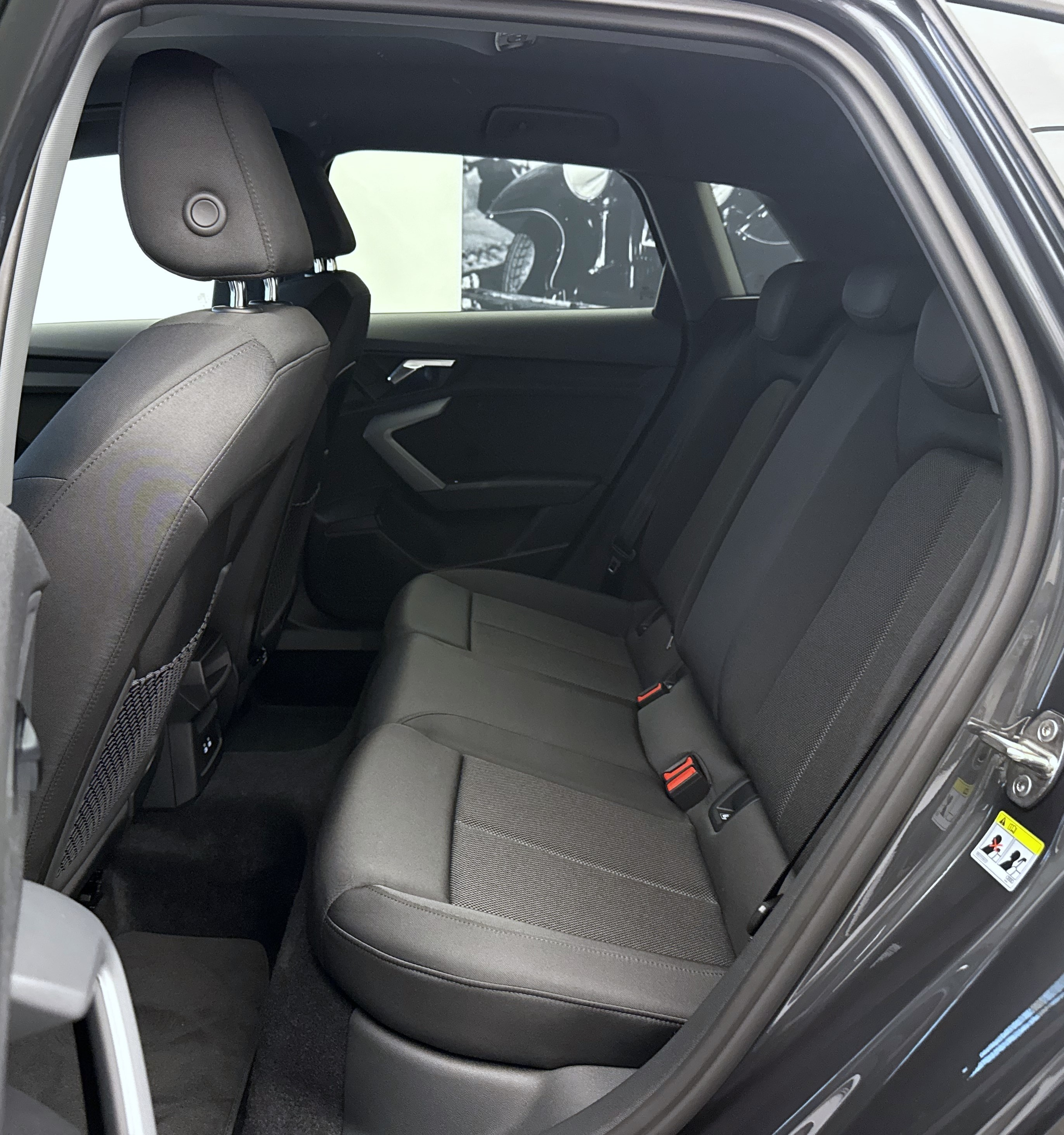 listing desktop thumbnail image 18