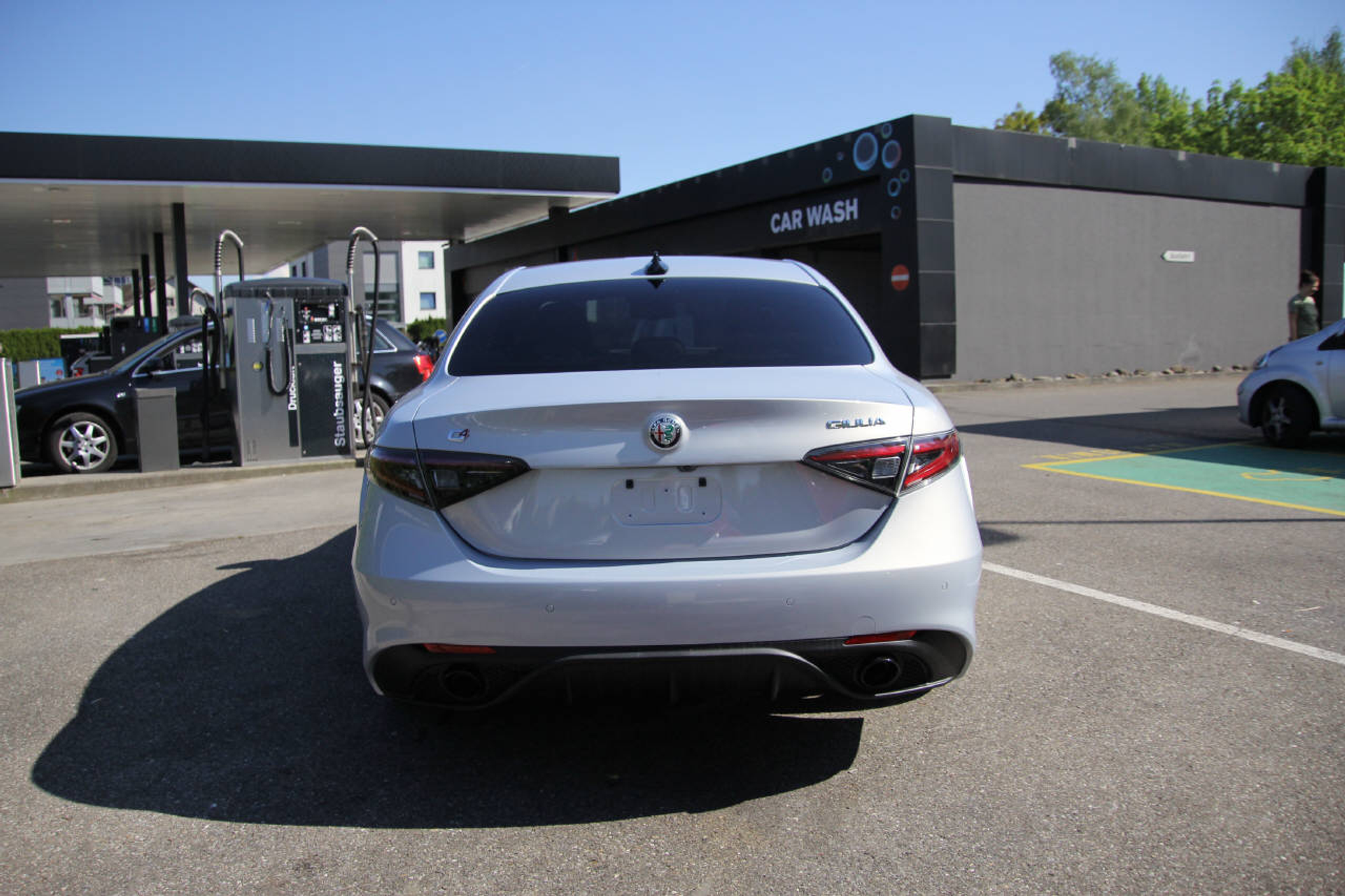 listing desktop thumbnail image 3