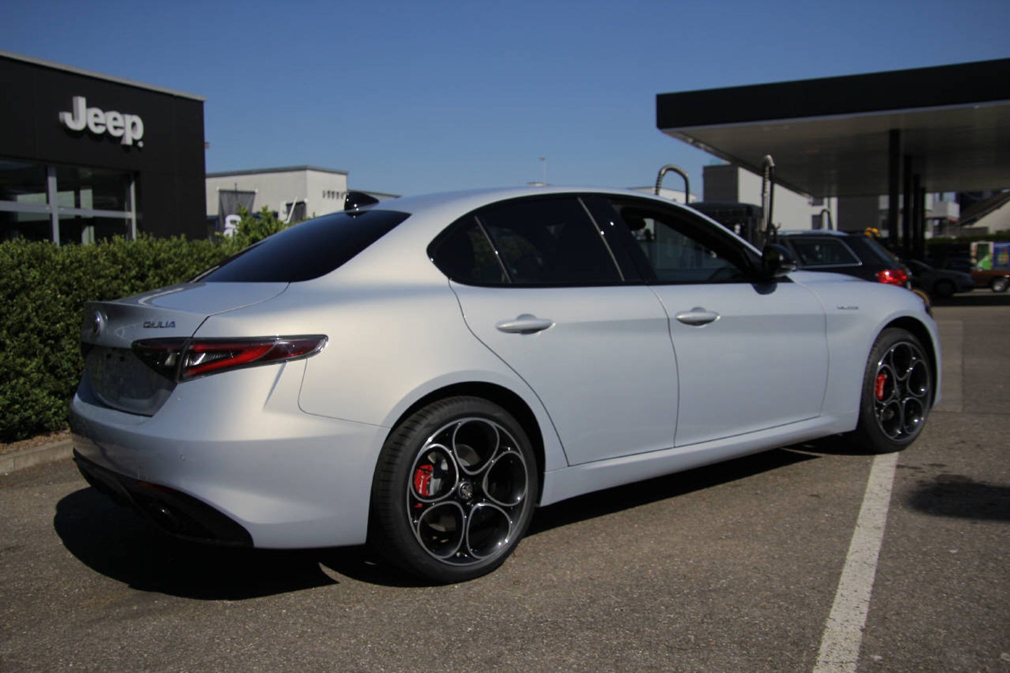 listing desktop thumbnail image 2