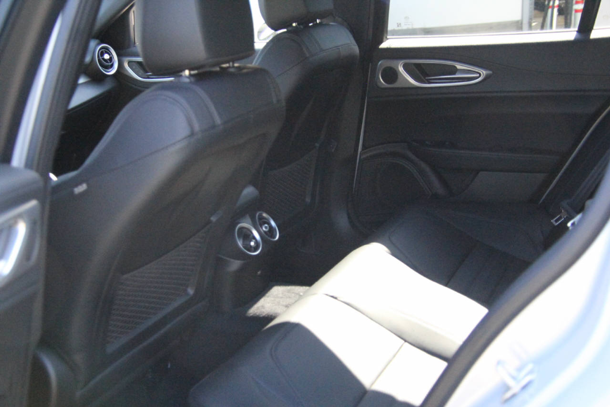 listing desktop thumbnail image 12