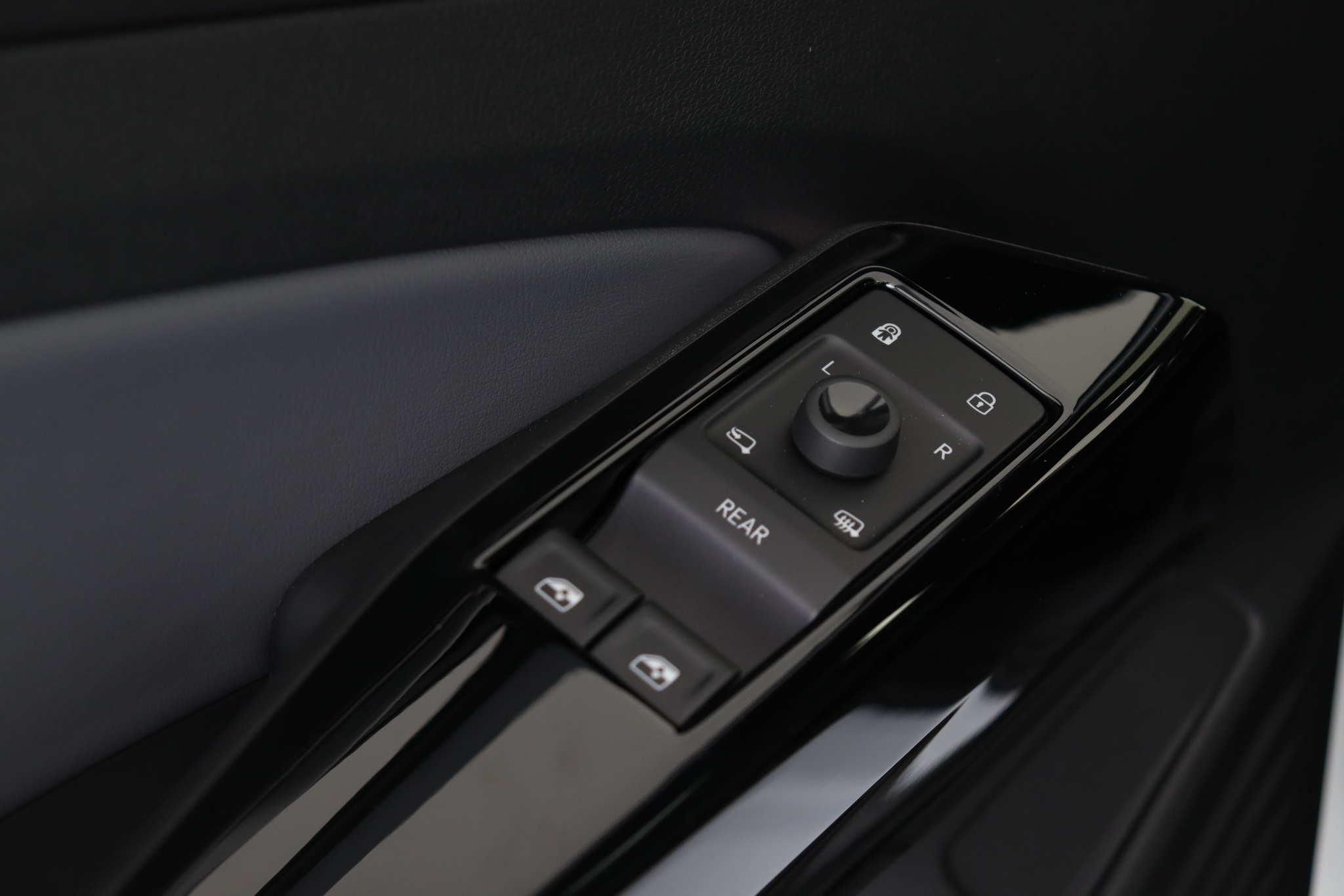 listing desktop thumbnail image 8