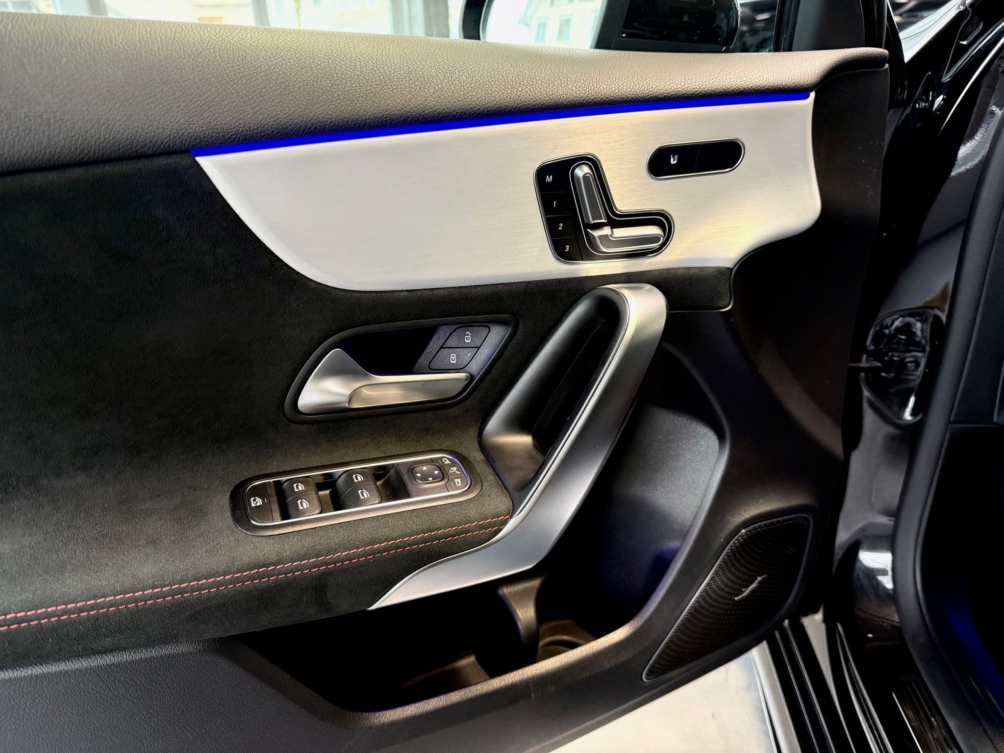 listing desktop thumbnail image 9