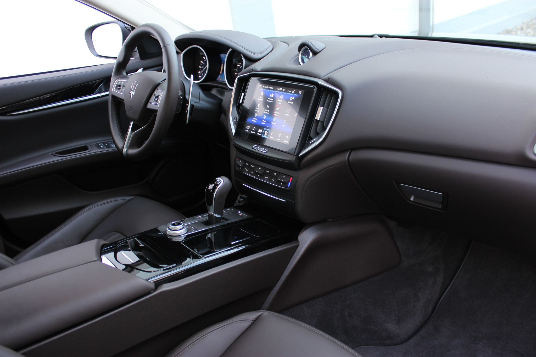 listing desktop thumbnail image 1