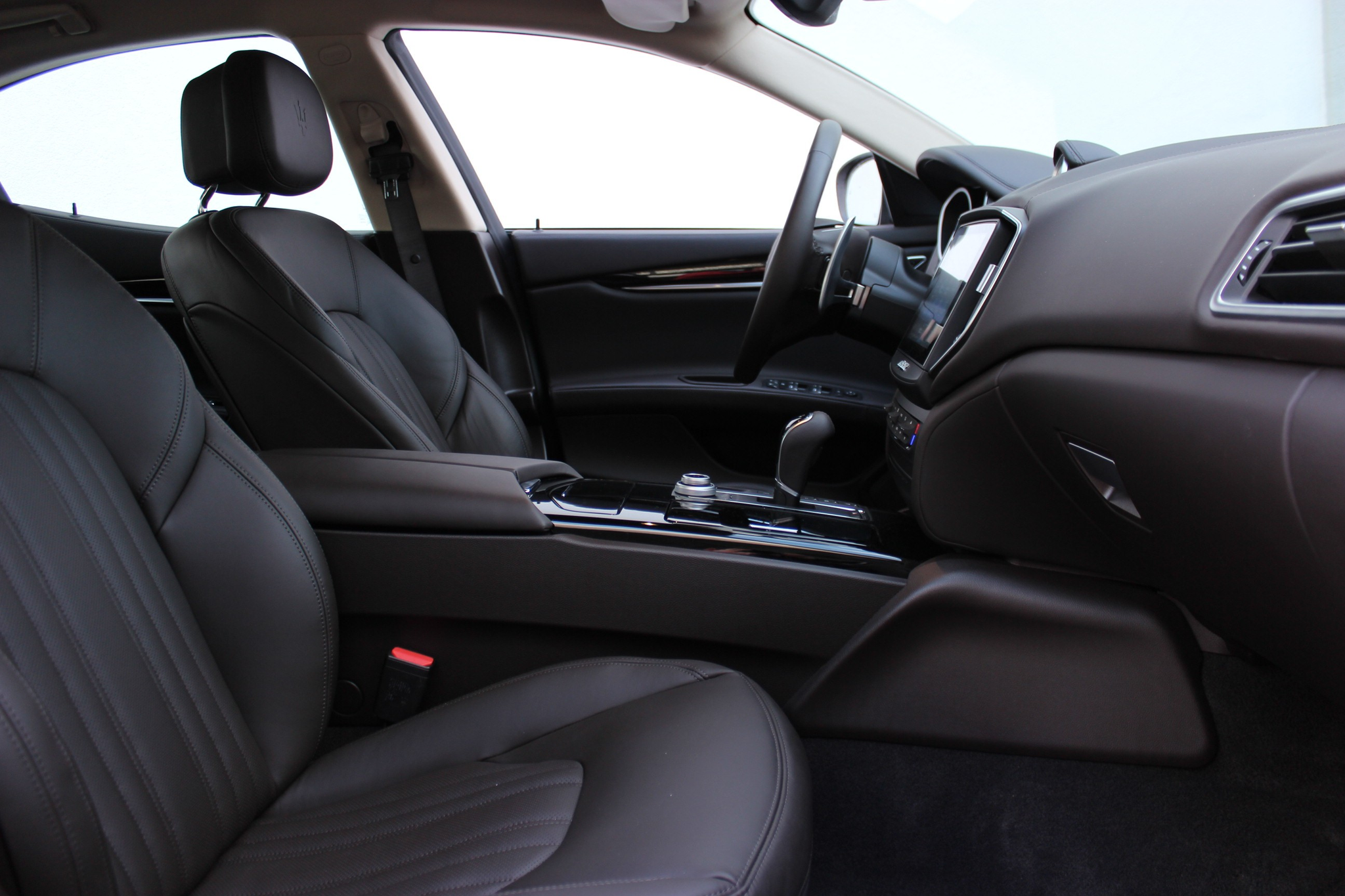 listing desktop thumbnail image 3