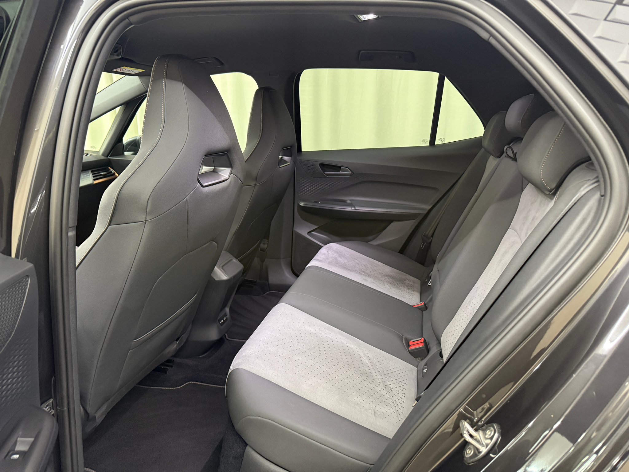 listing desktop thumbnail image 7