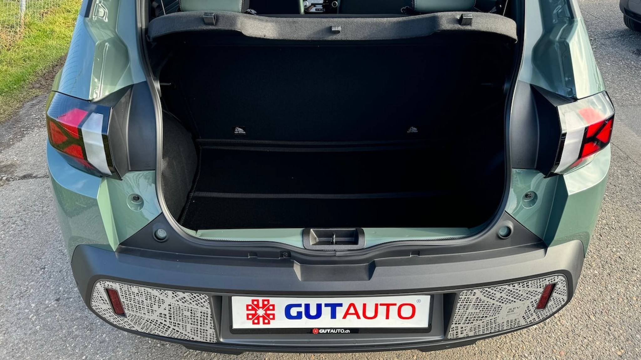 listing desktop thumbnail image 13