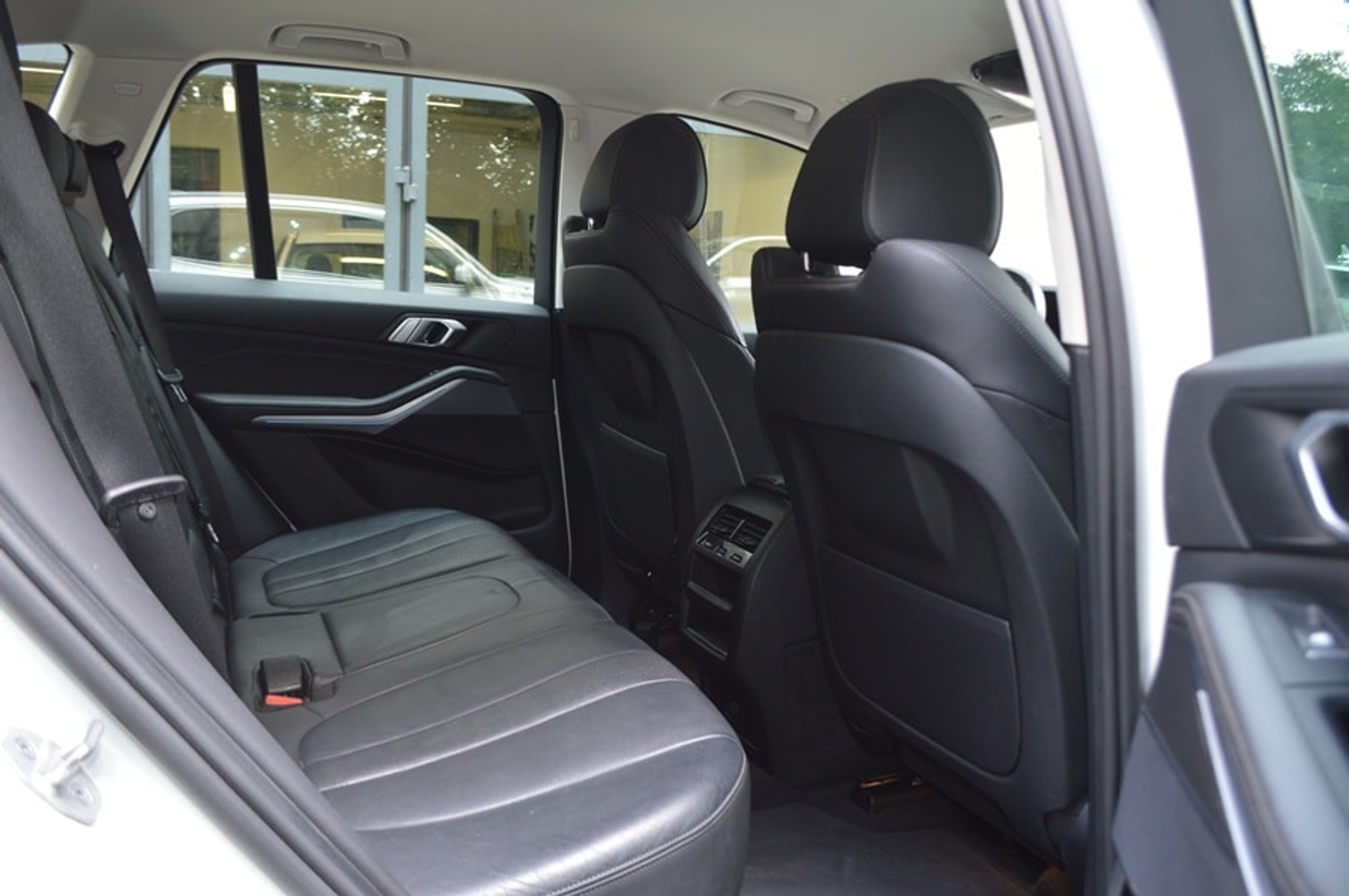 listing desktop thumbnail image 9