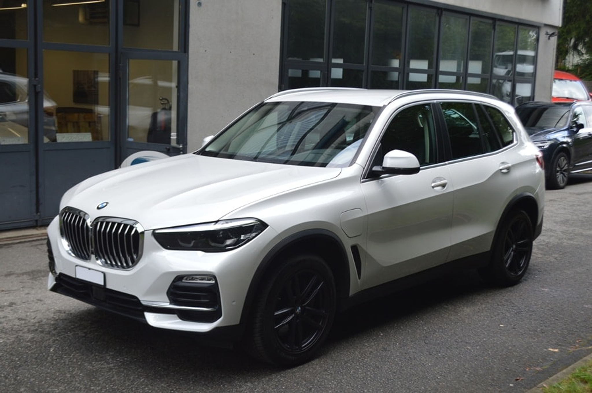 listing desktop thumbnail image 2