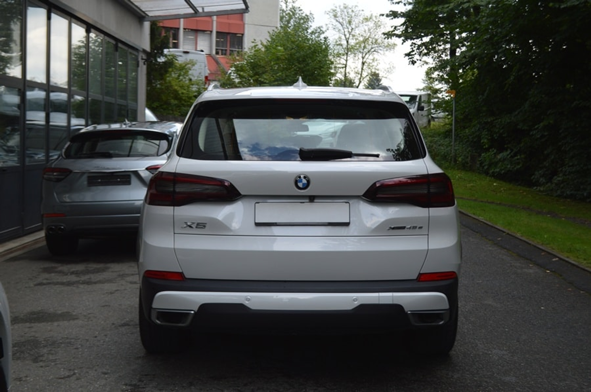 listing desktop thumbnail image 13