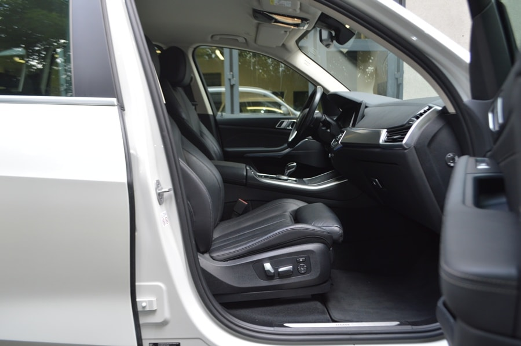 listing desktop thumbnail image 7