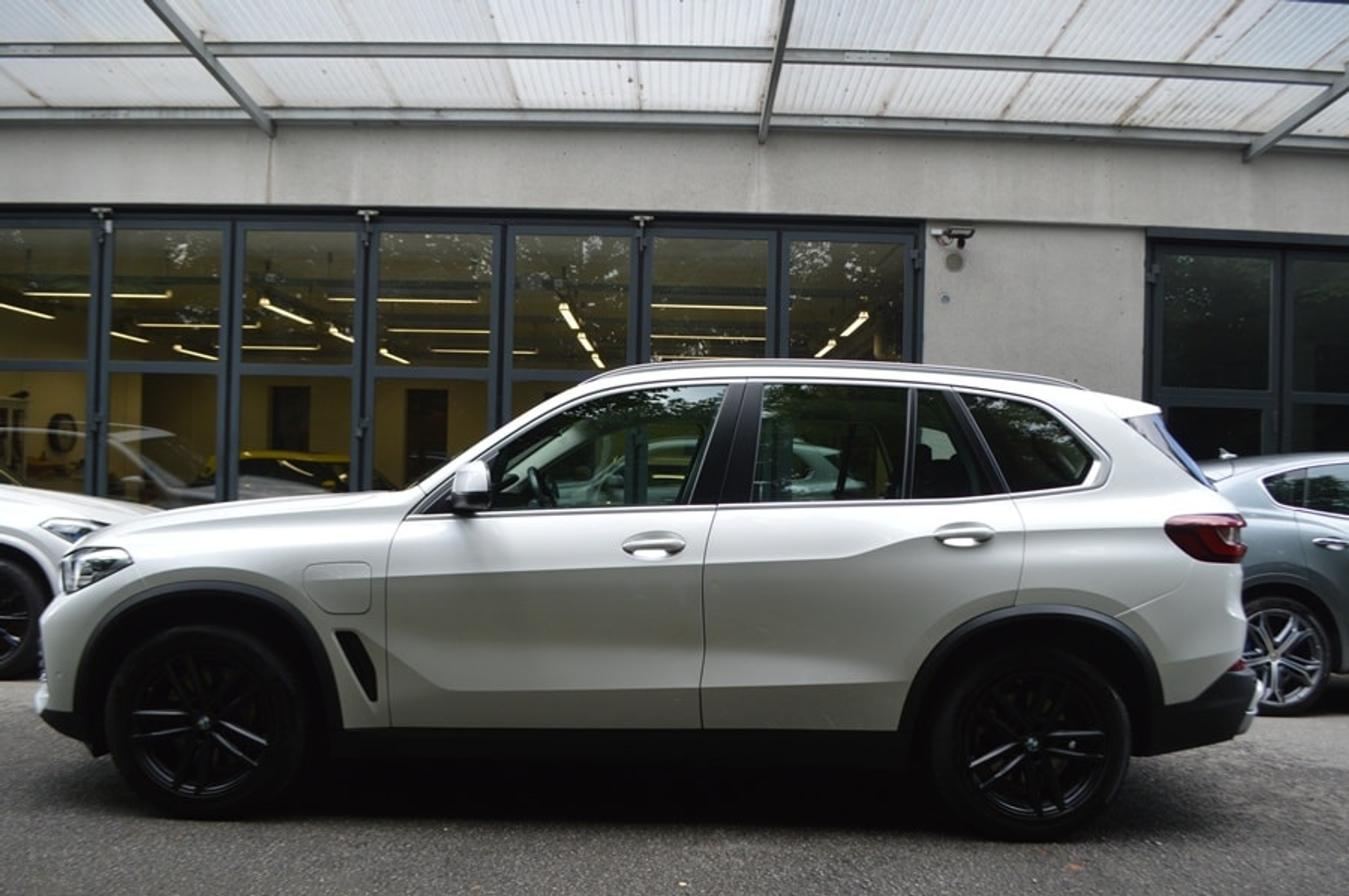 listing desktop thumbnail image 3