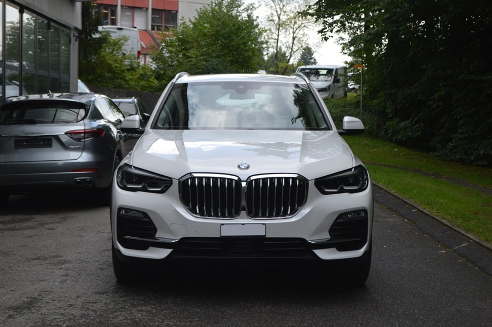 listing desktop thumbnail image 1