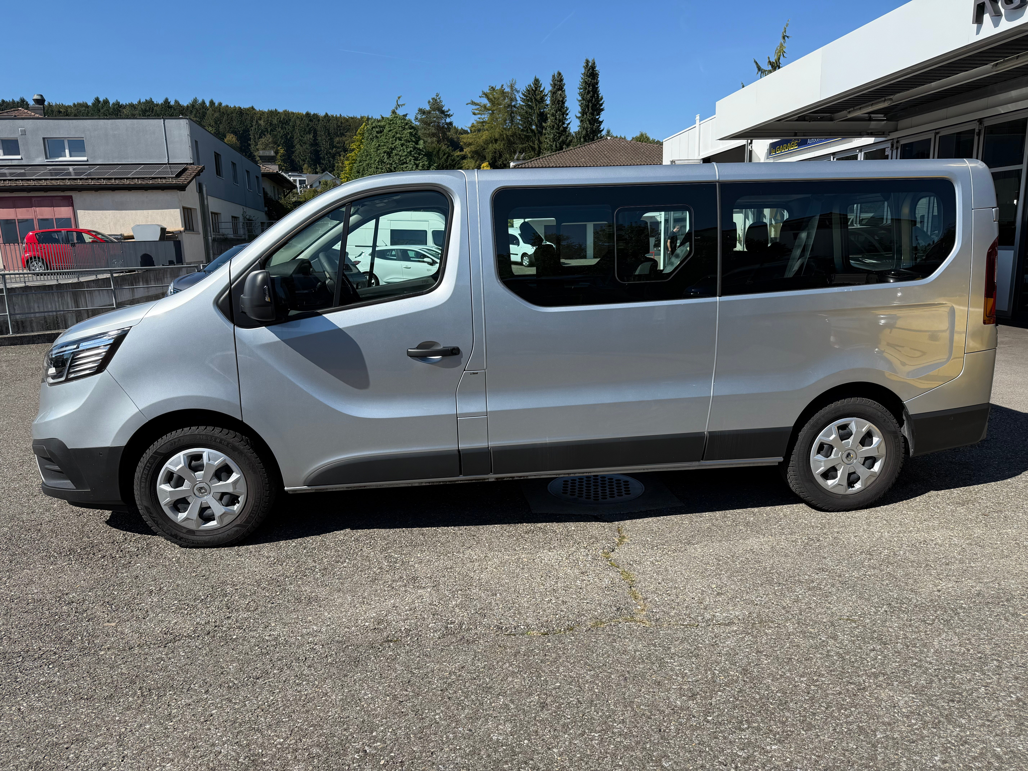 listing desktop thumbnail image 2