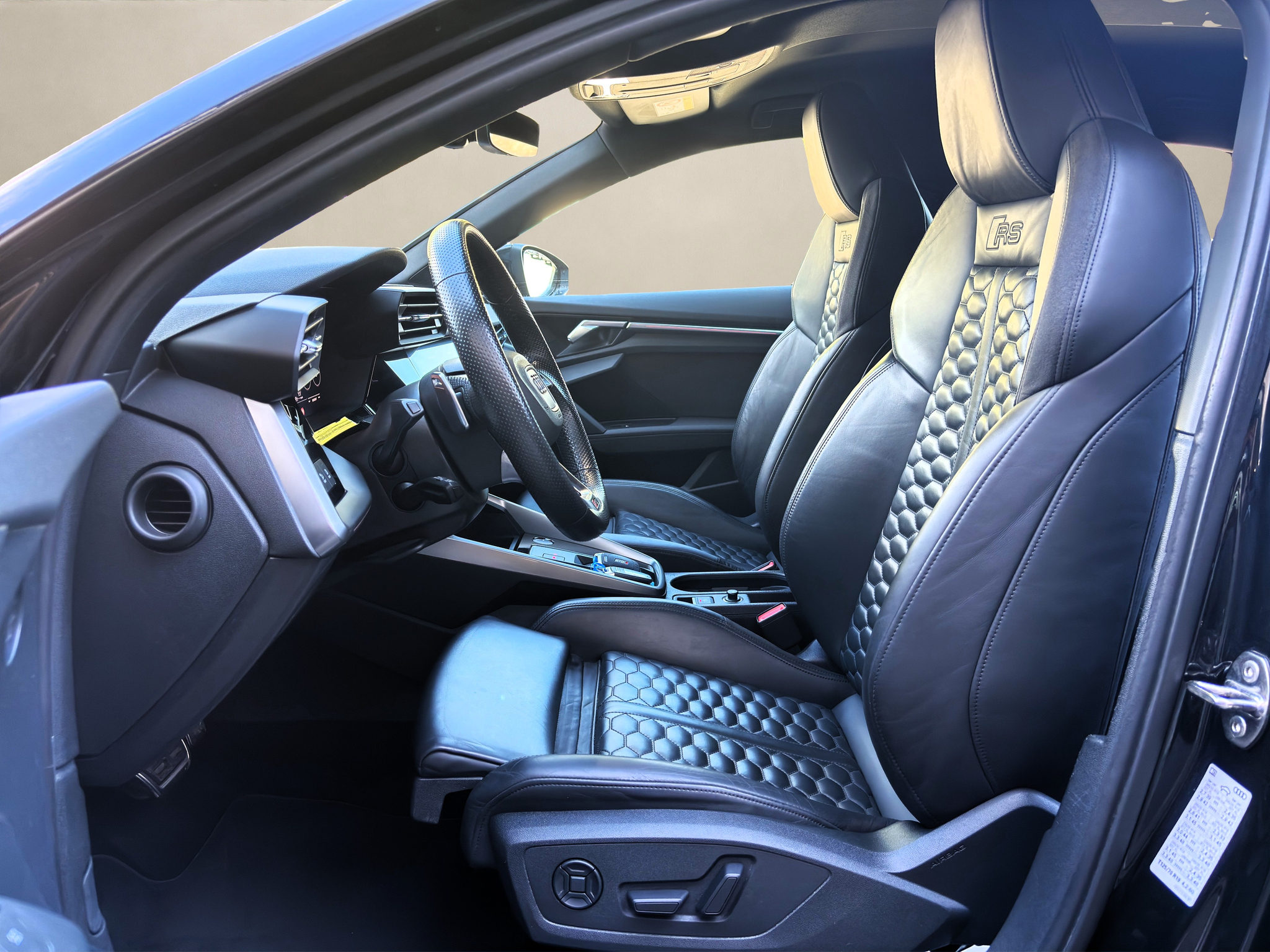 listing desktop thumbnail image 8