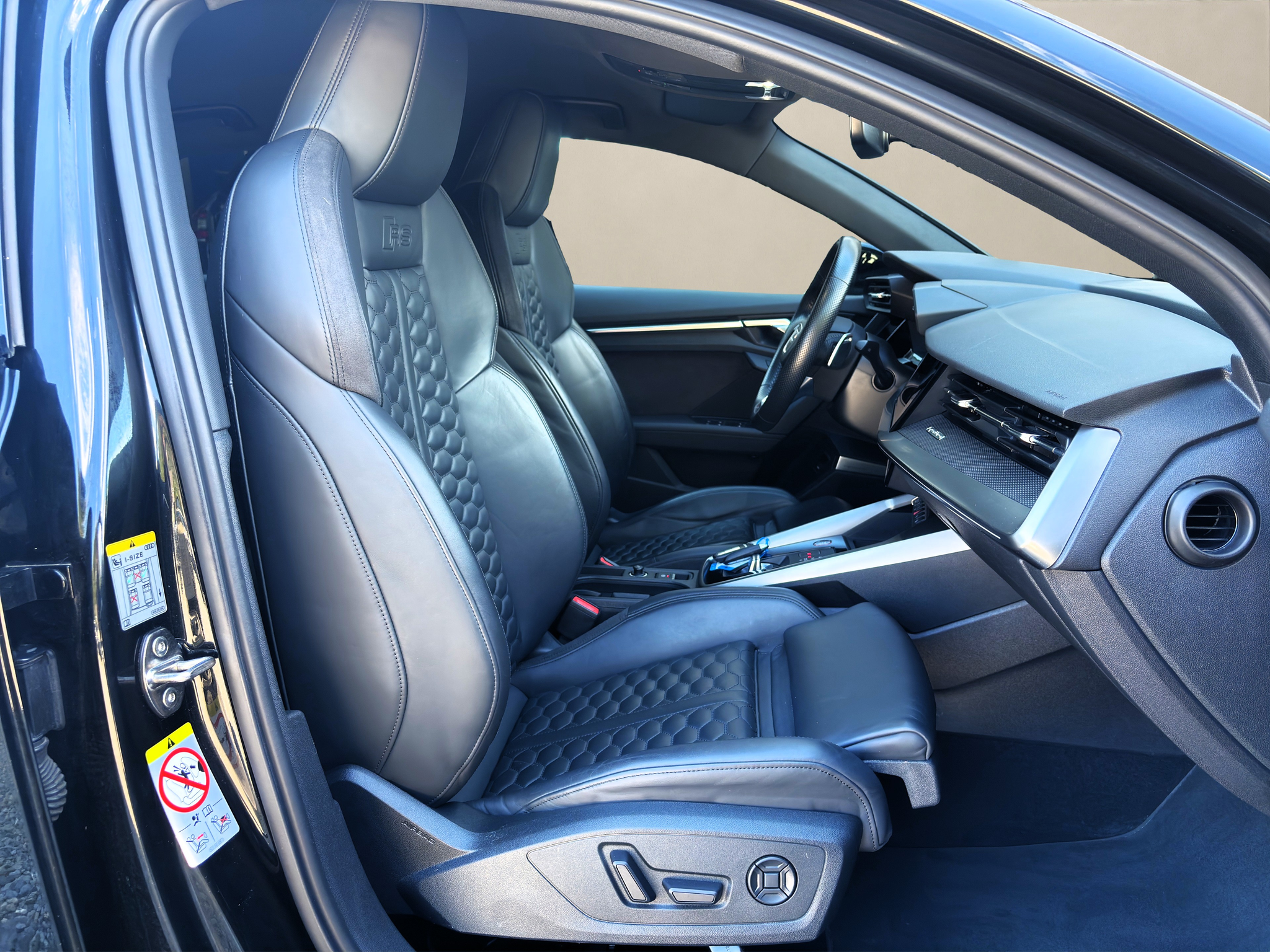 listing desktop thumbnail image 9