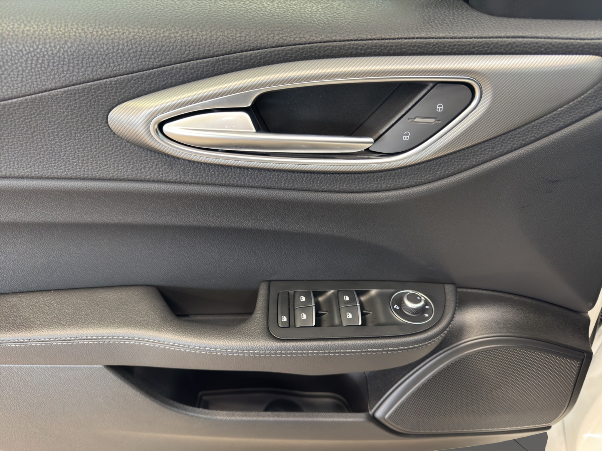 listing desktop thumbnail image 14