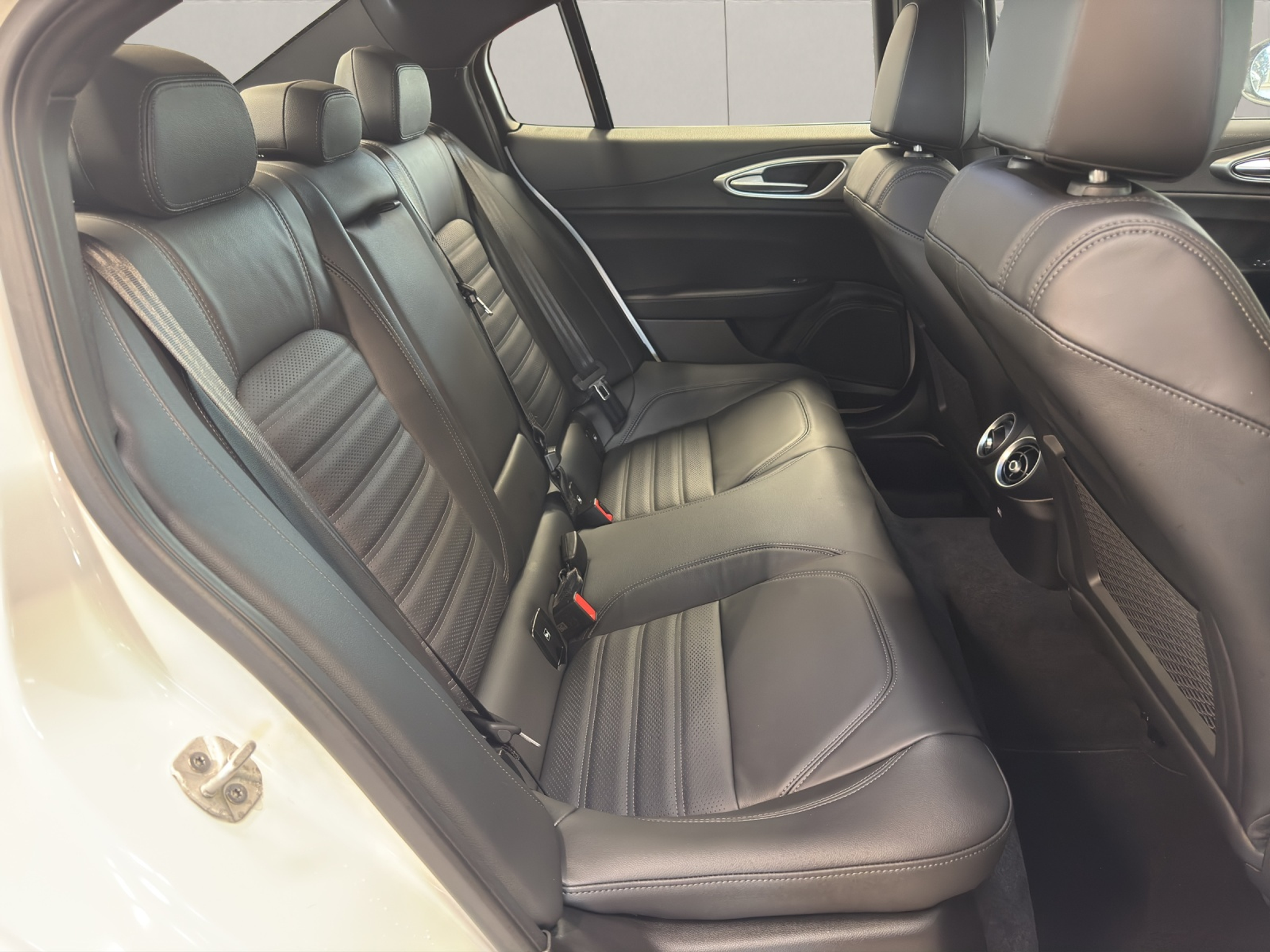 listing desktop thumbnail image 12