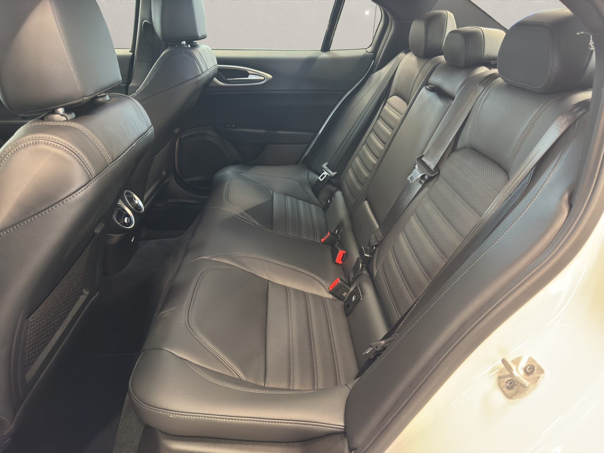 listing desktop thumbnail image 9