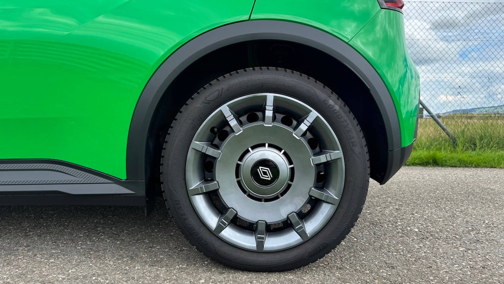 listing desktop thumbnail image 11