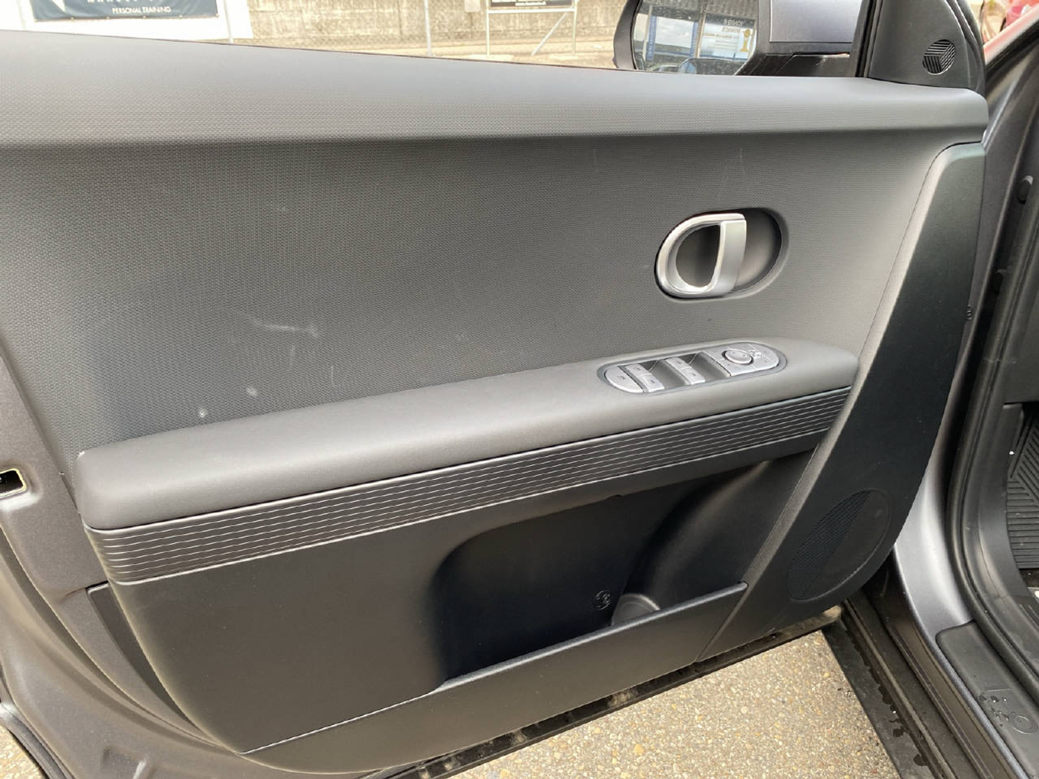 listing desktop thumbnail image 6