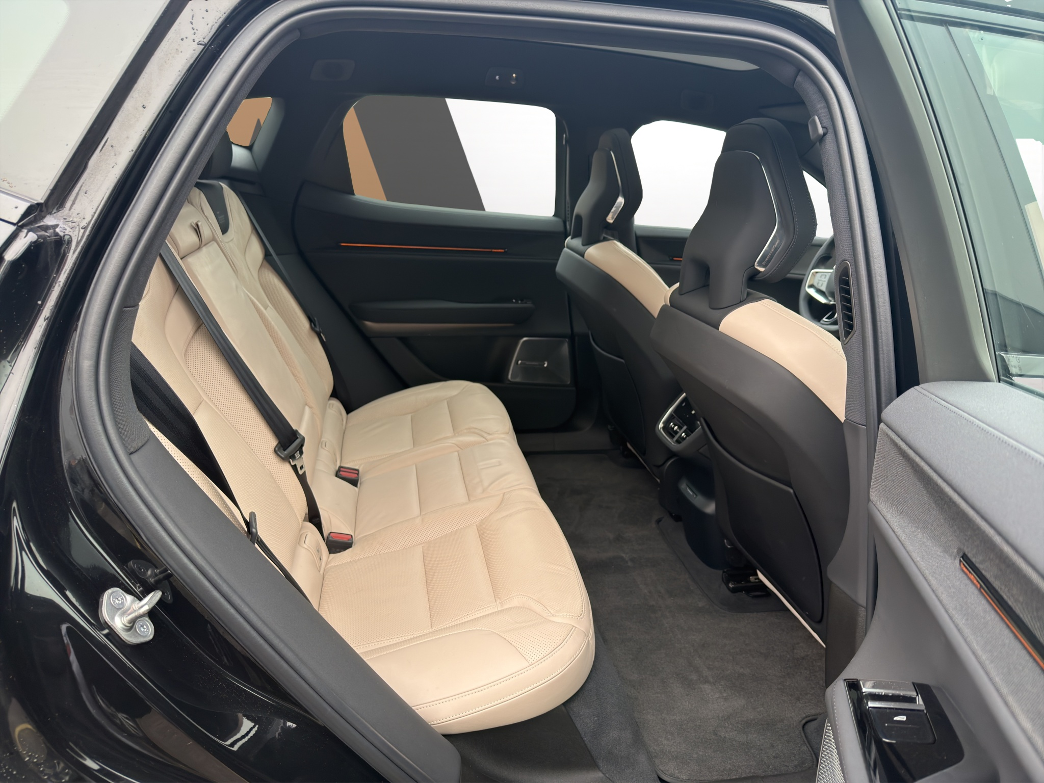 listing desktop thumbnail image 11