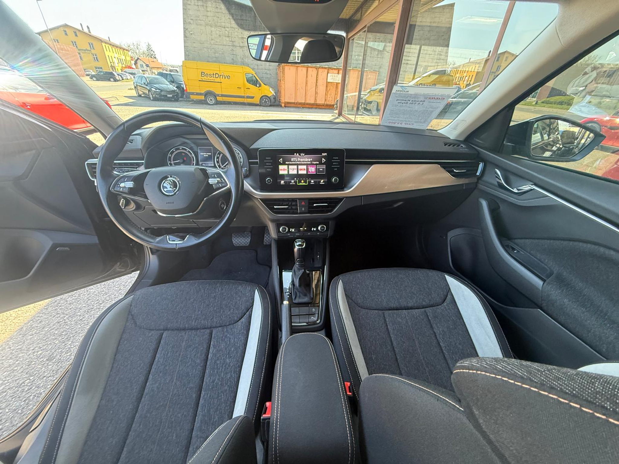 listing desktop thumbnail image 6