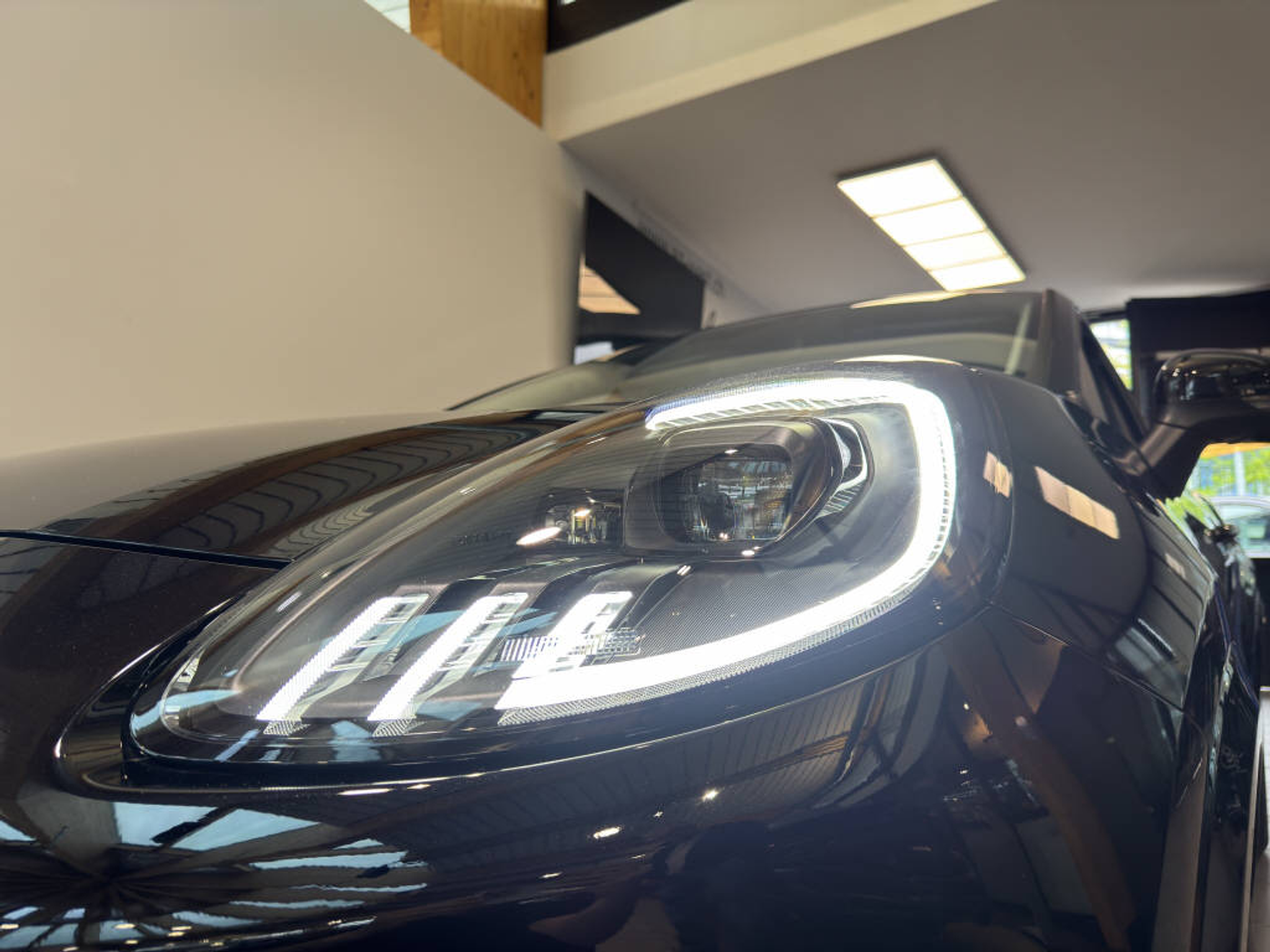 listing desktop thumbnail image 9