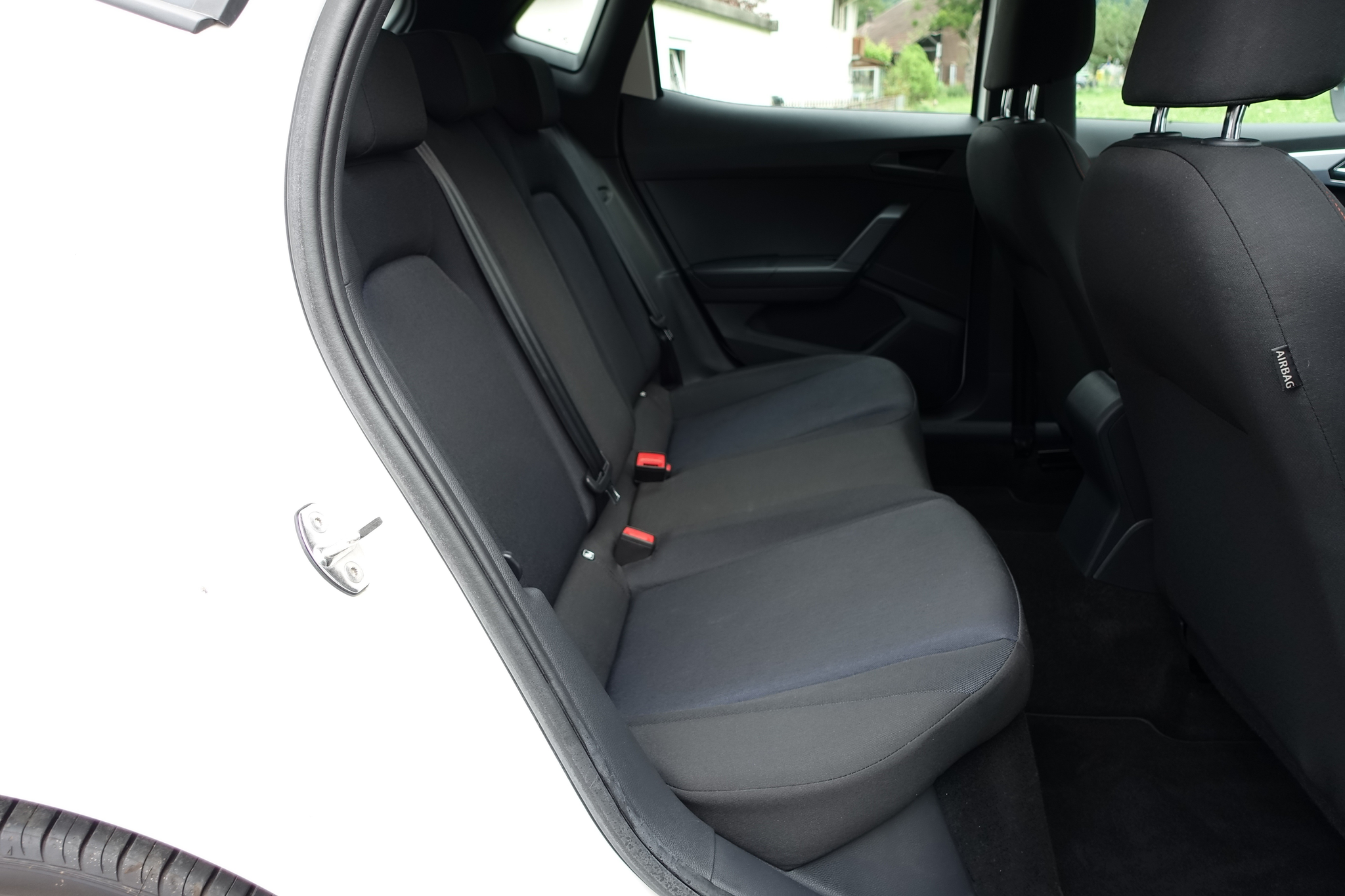 listing desktop thumbnail image 17