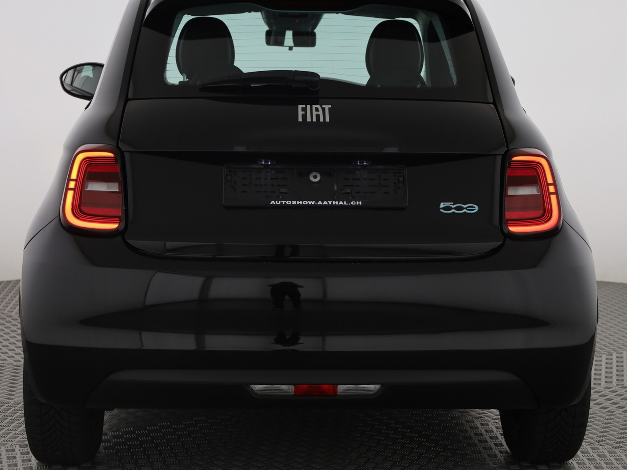 listing desktop thumbnail image 3