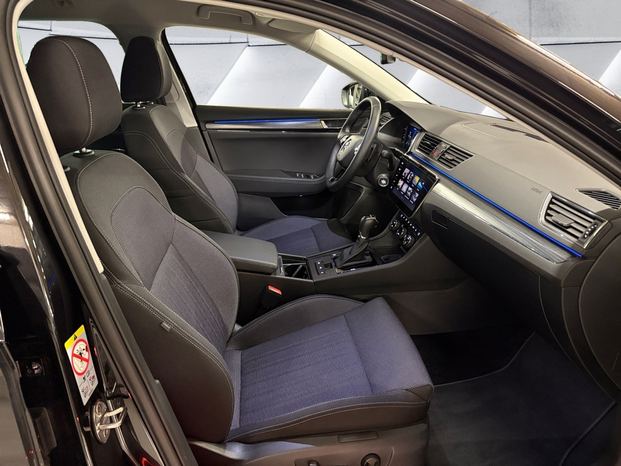 listing desktop thumbnail image 12