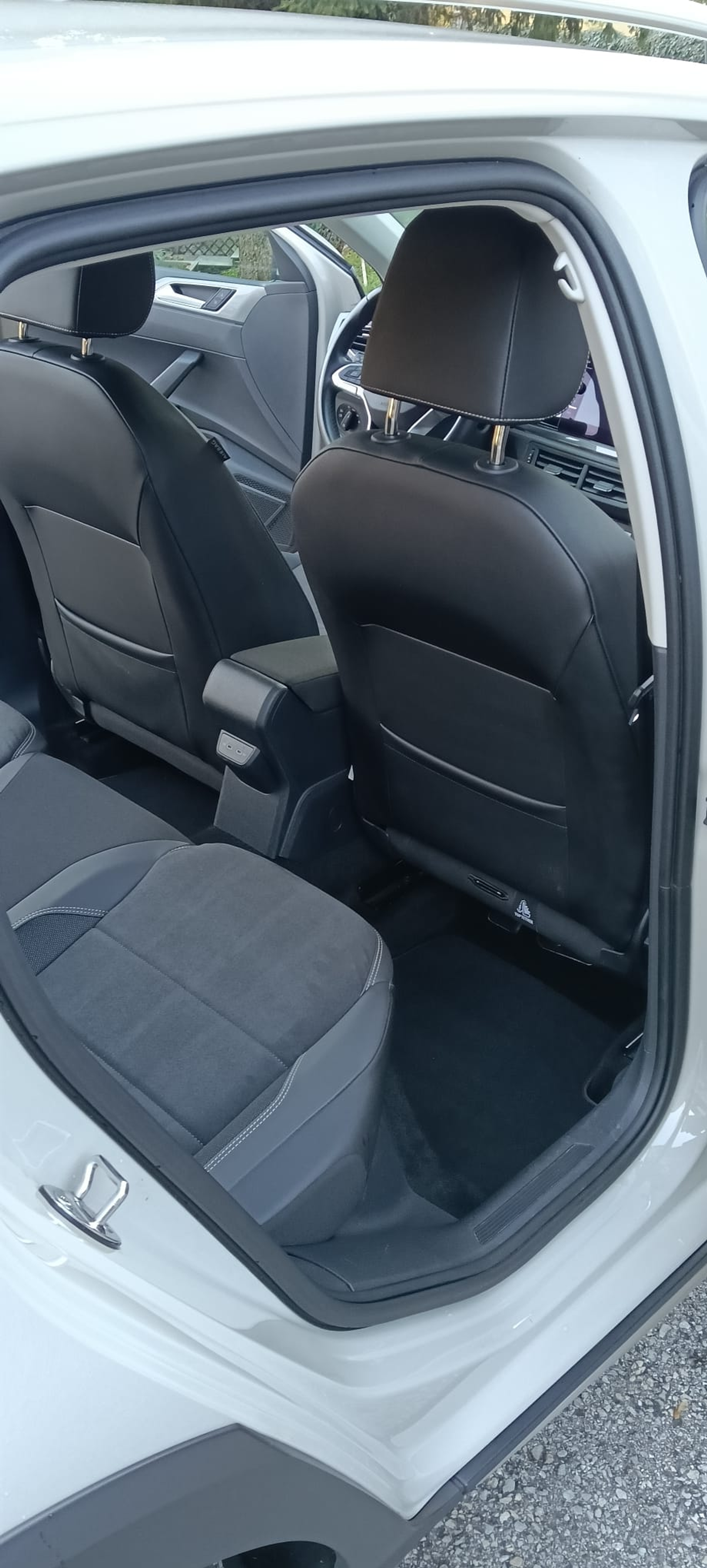 listing desktop thumbnail image 10