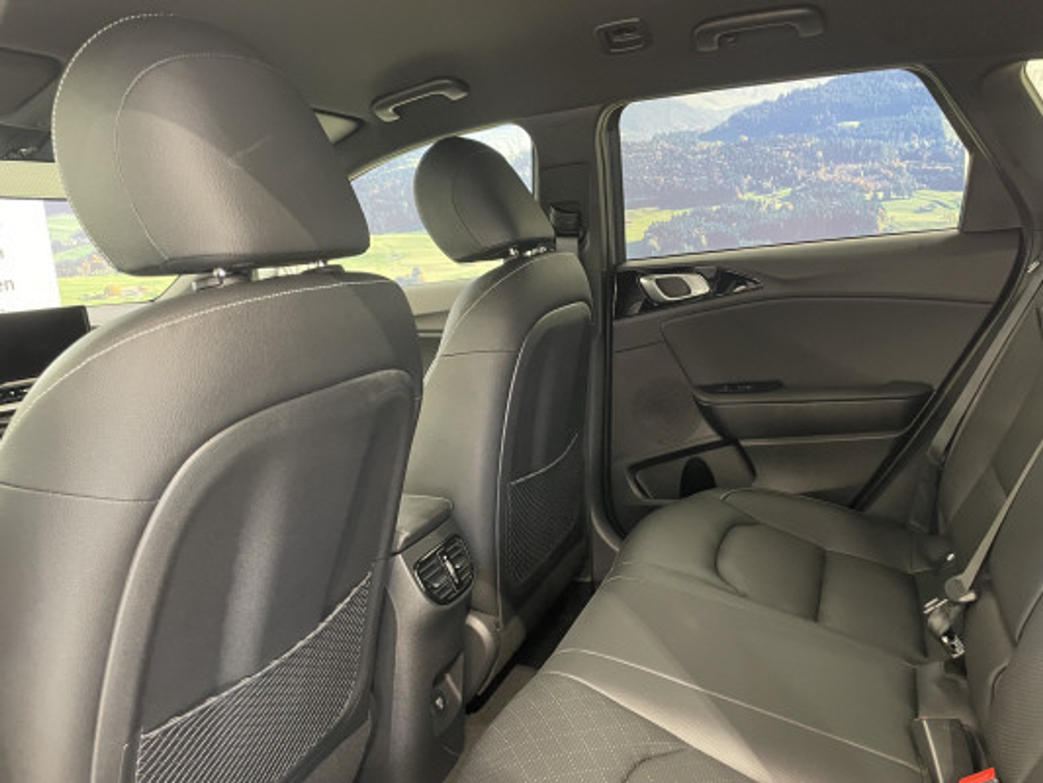 listing desktop thumbnail image 6