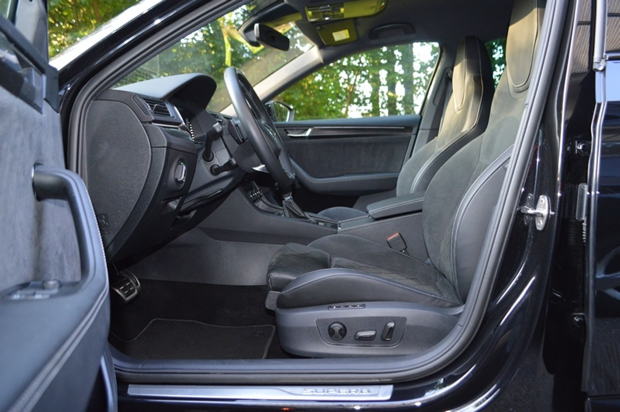 listing desktop thumbnail image 4