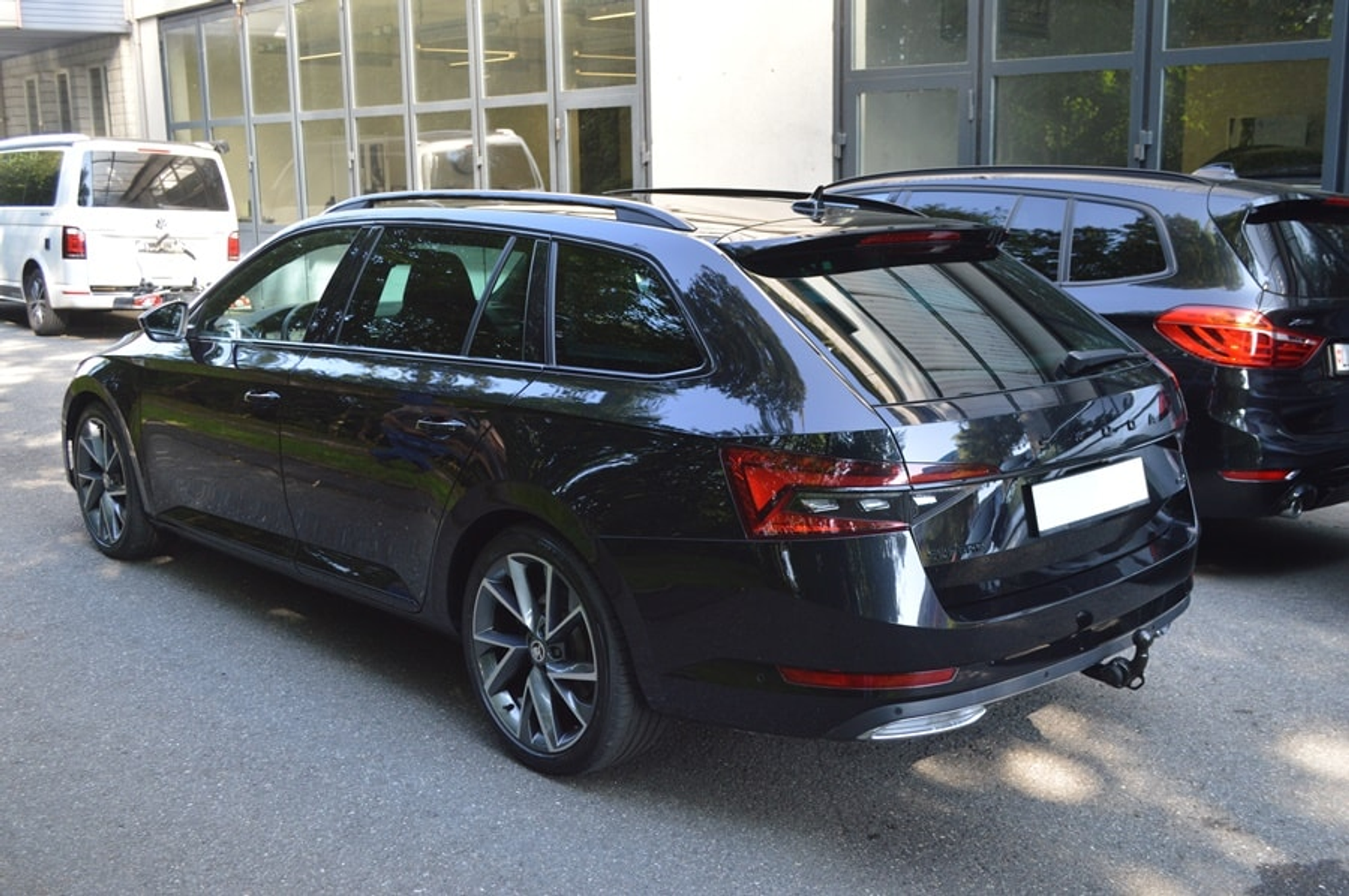 listing desktop thumbnail image 3