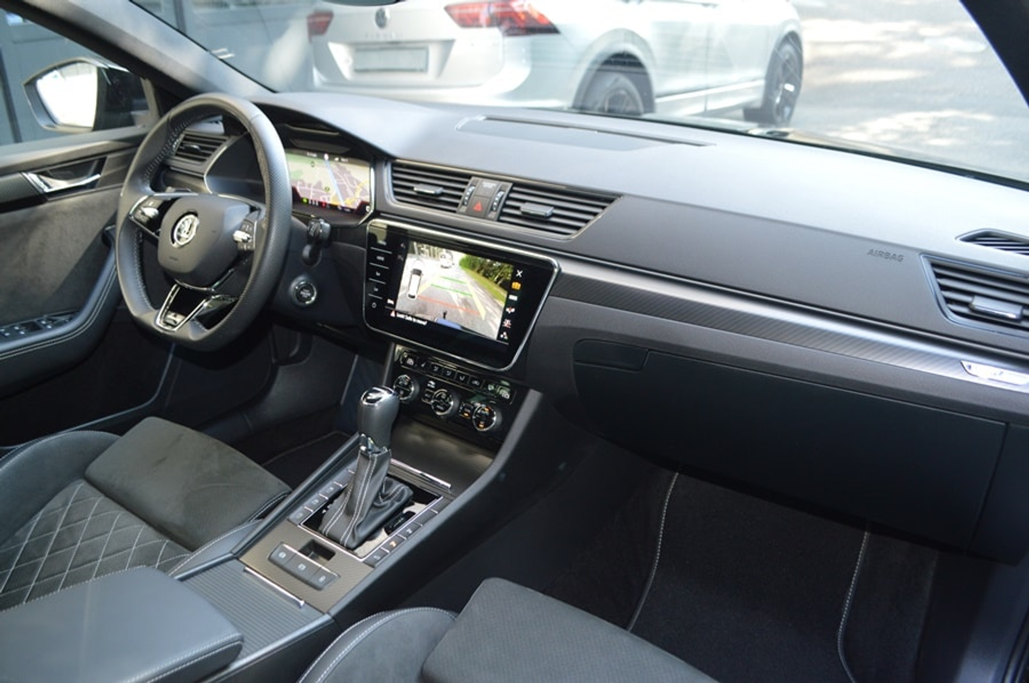 listing desktop thumbnail image 6