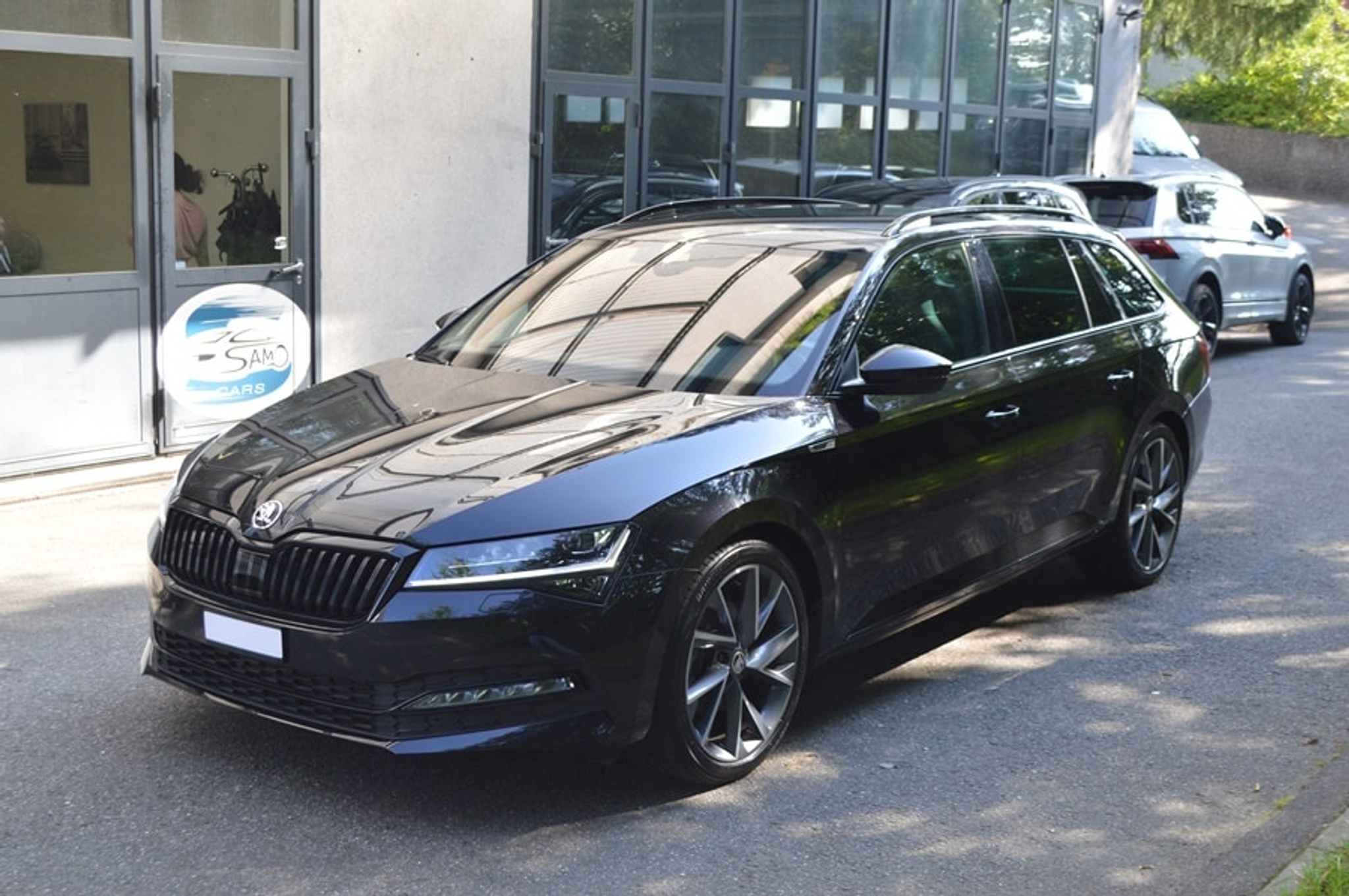 listing desktop thumbnail image 2