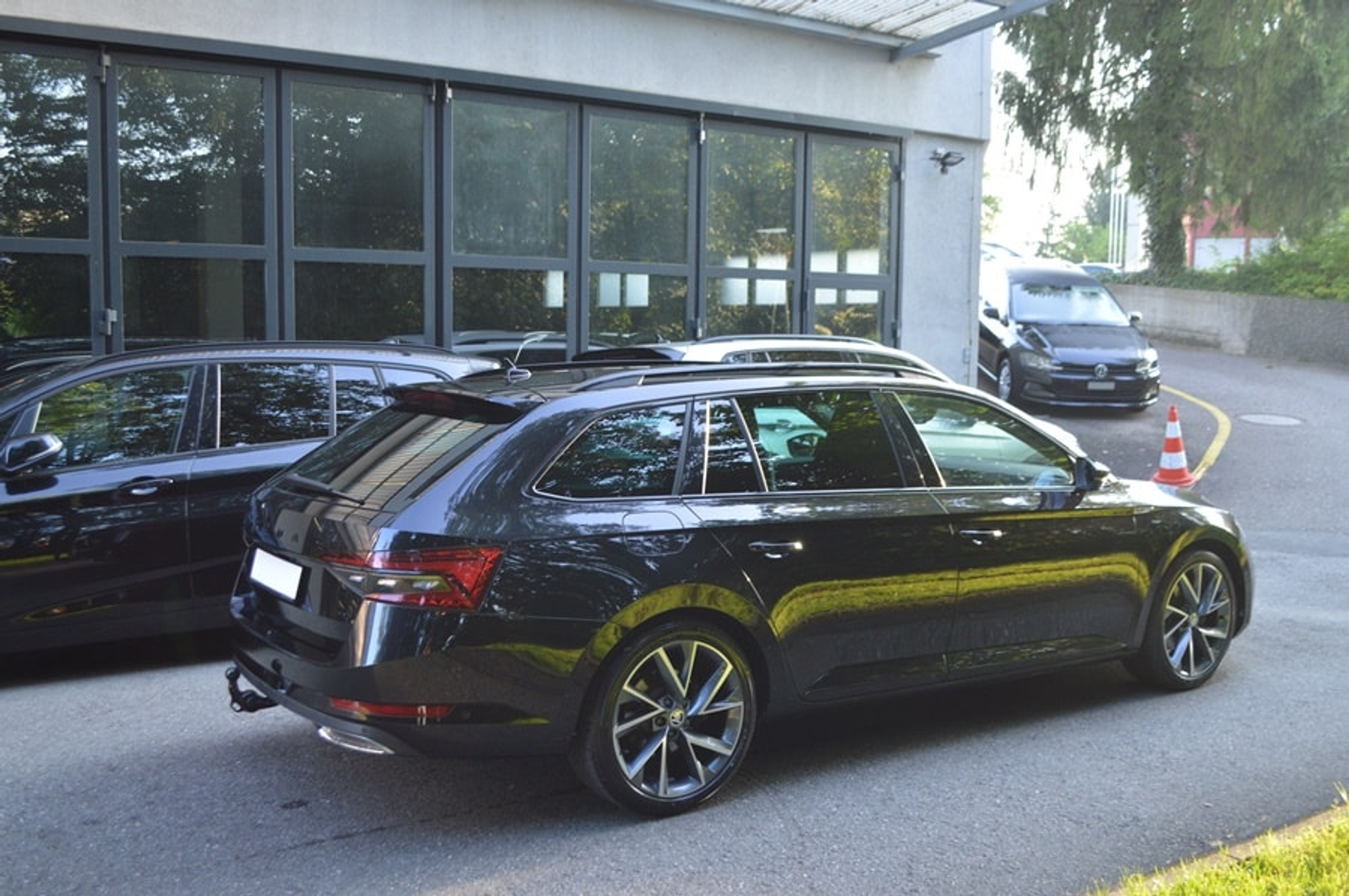 listing desktop thumbnail image 15