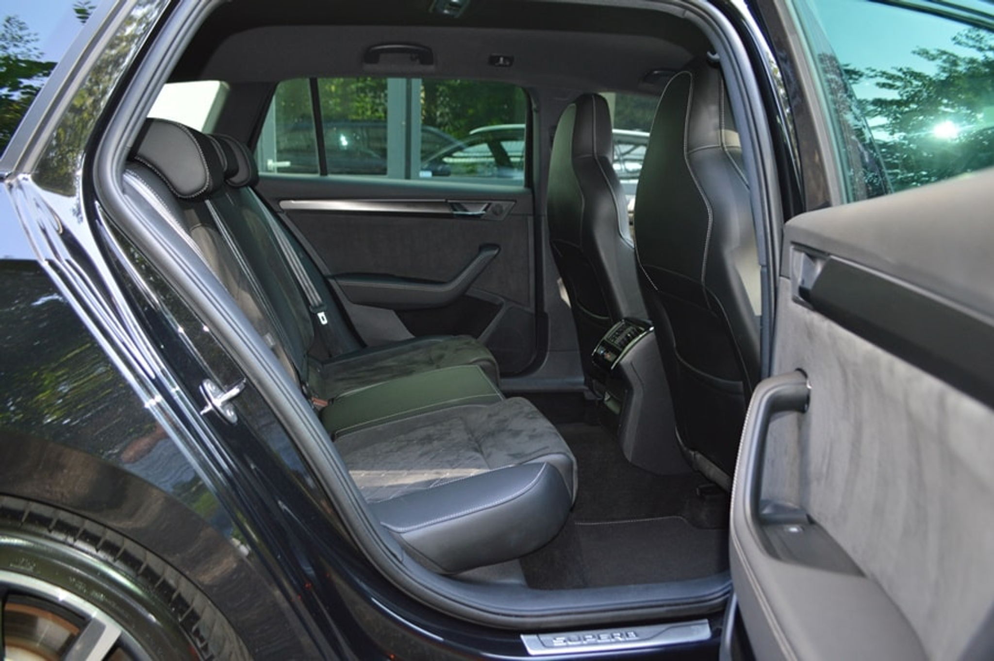 listing desktop thumbnail image 7