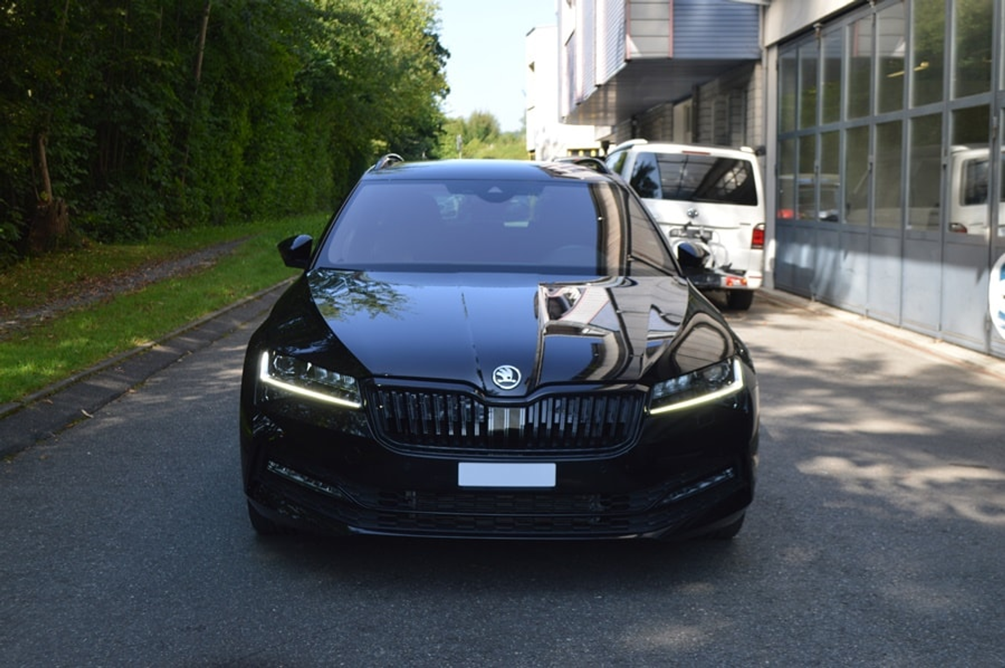 listing desktop thumbnail image 1